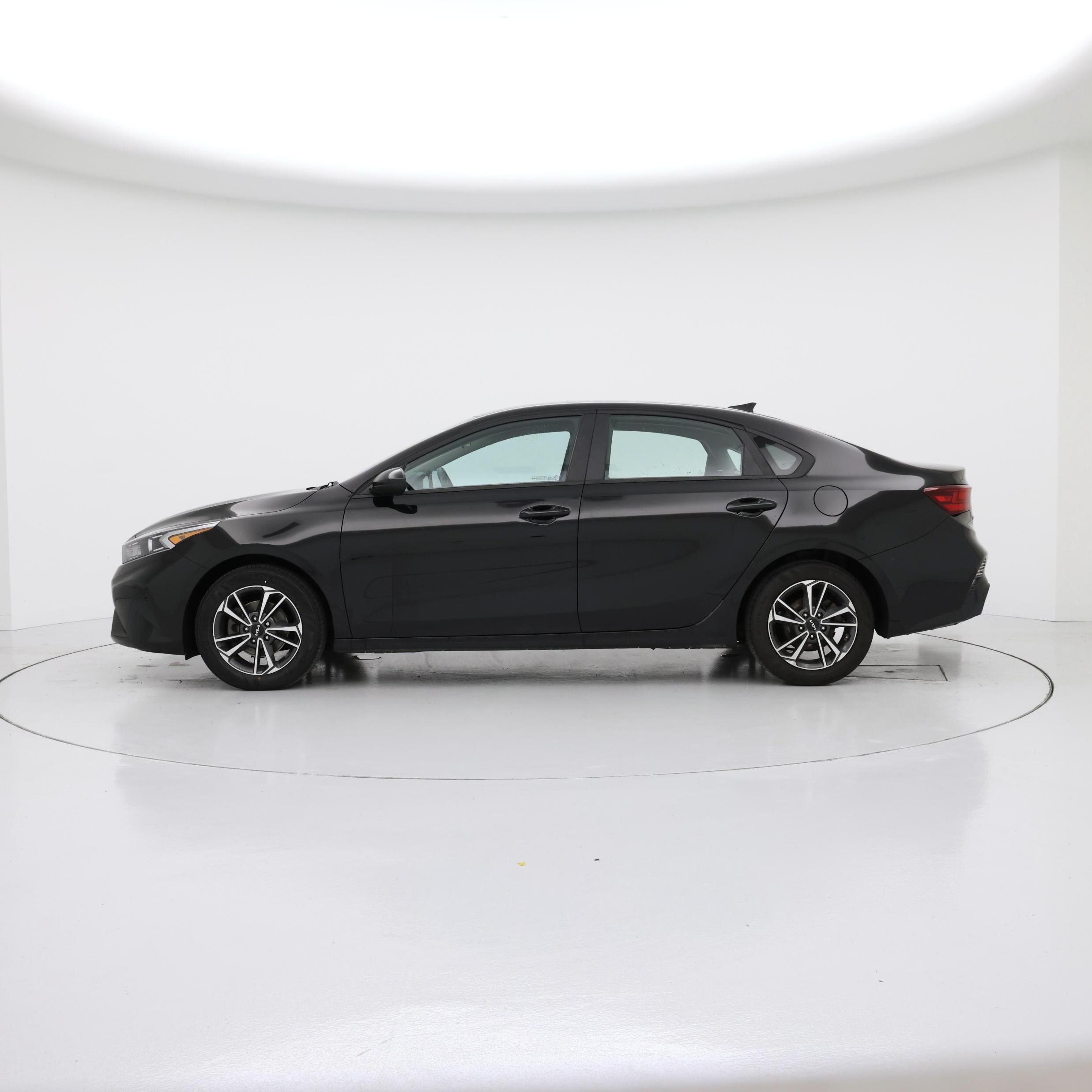 Thumbnail: 2023 Kia Forte - 3
