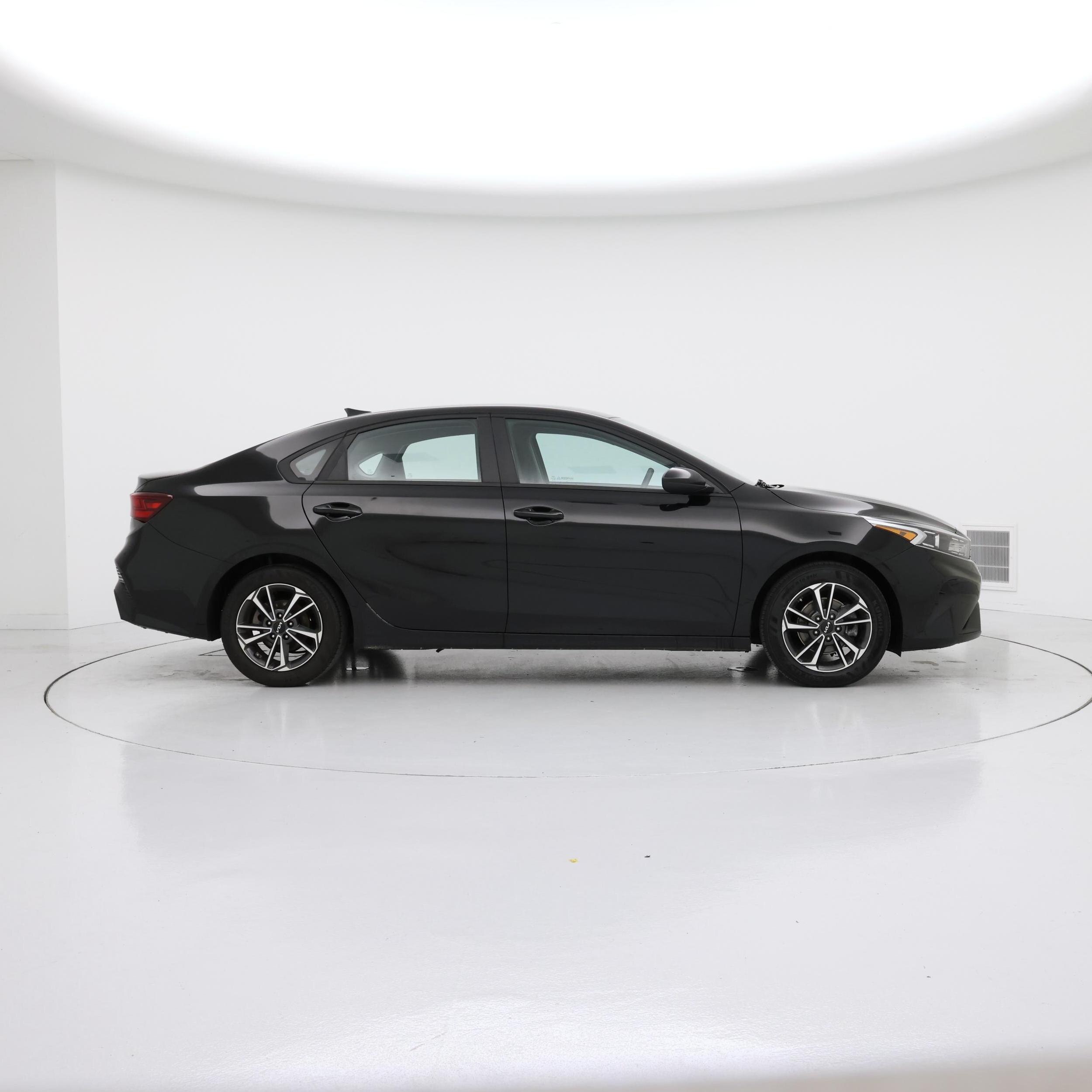 Thumbnail: 2023 Kia Forte - 7