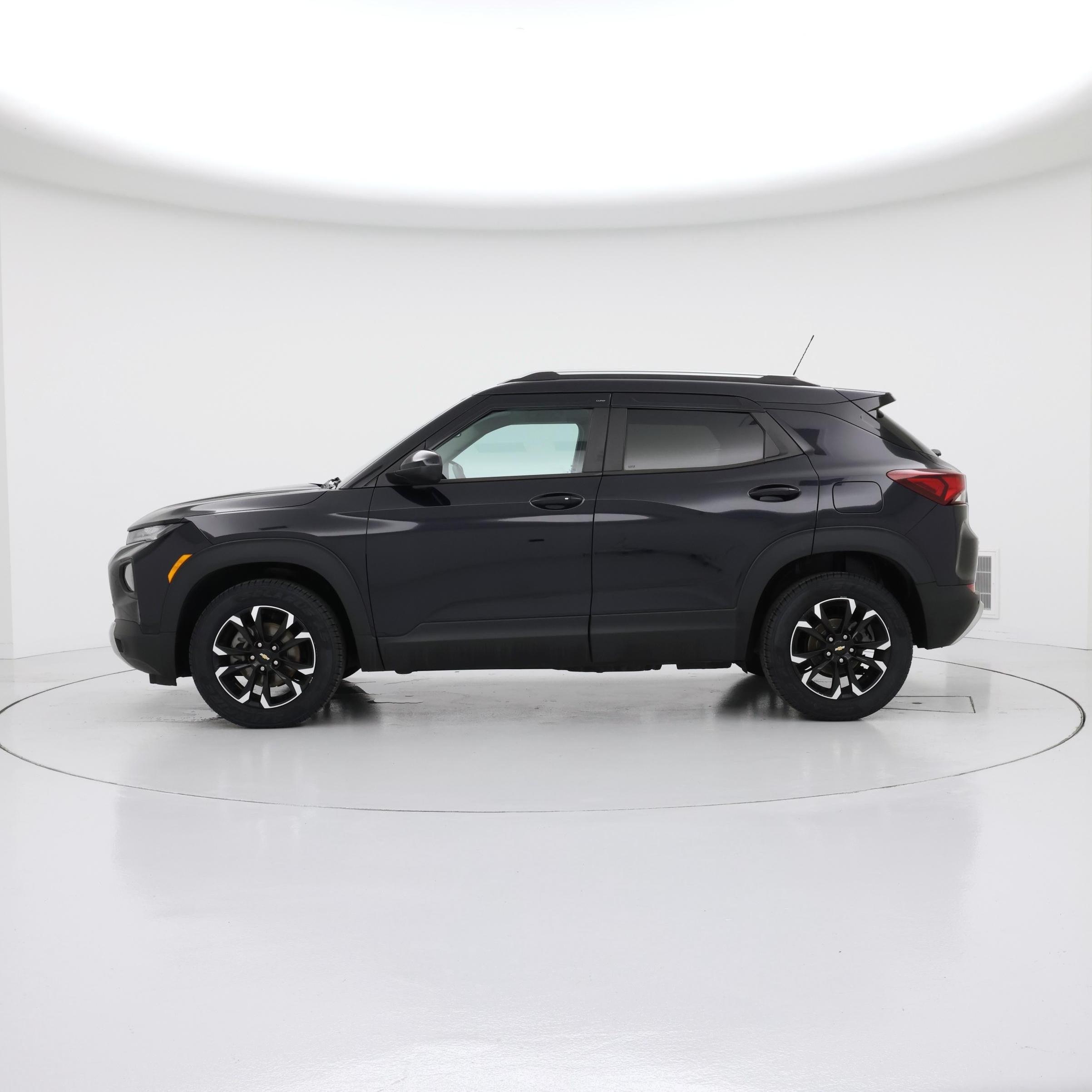 Thumbnail: 2021 Chevrolet TrailBlazer - 3
