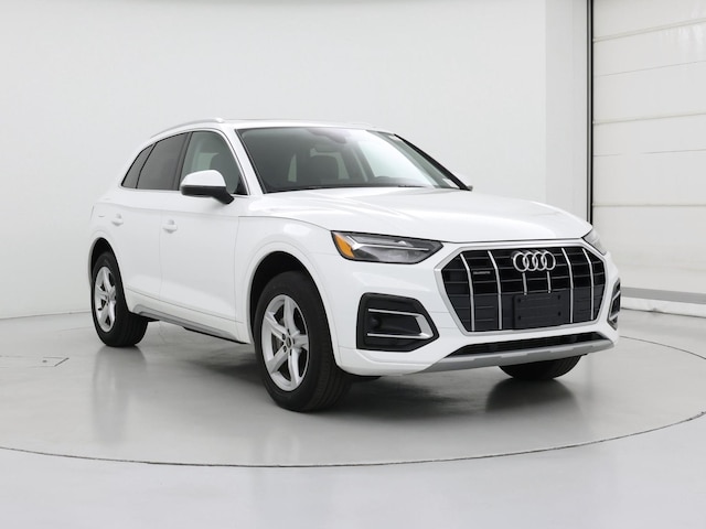White 2023 Audi Q5 quattro Premium 40 TFSI SUV / Crossover All-Wheel Drive Automatic