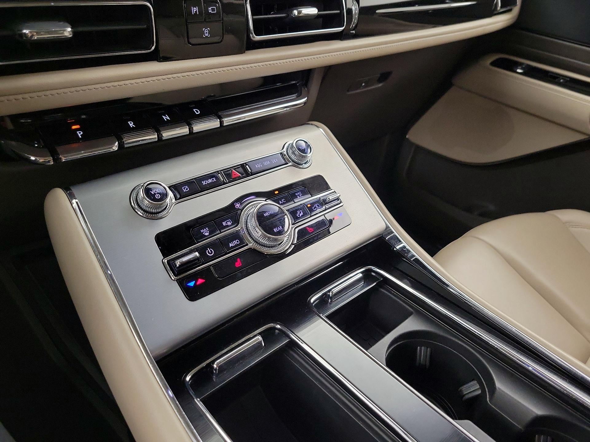 Thumbnail: 2023 Lincoln Aviator - 17