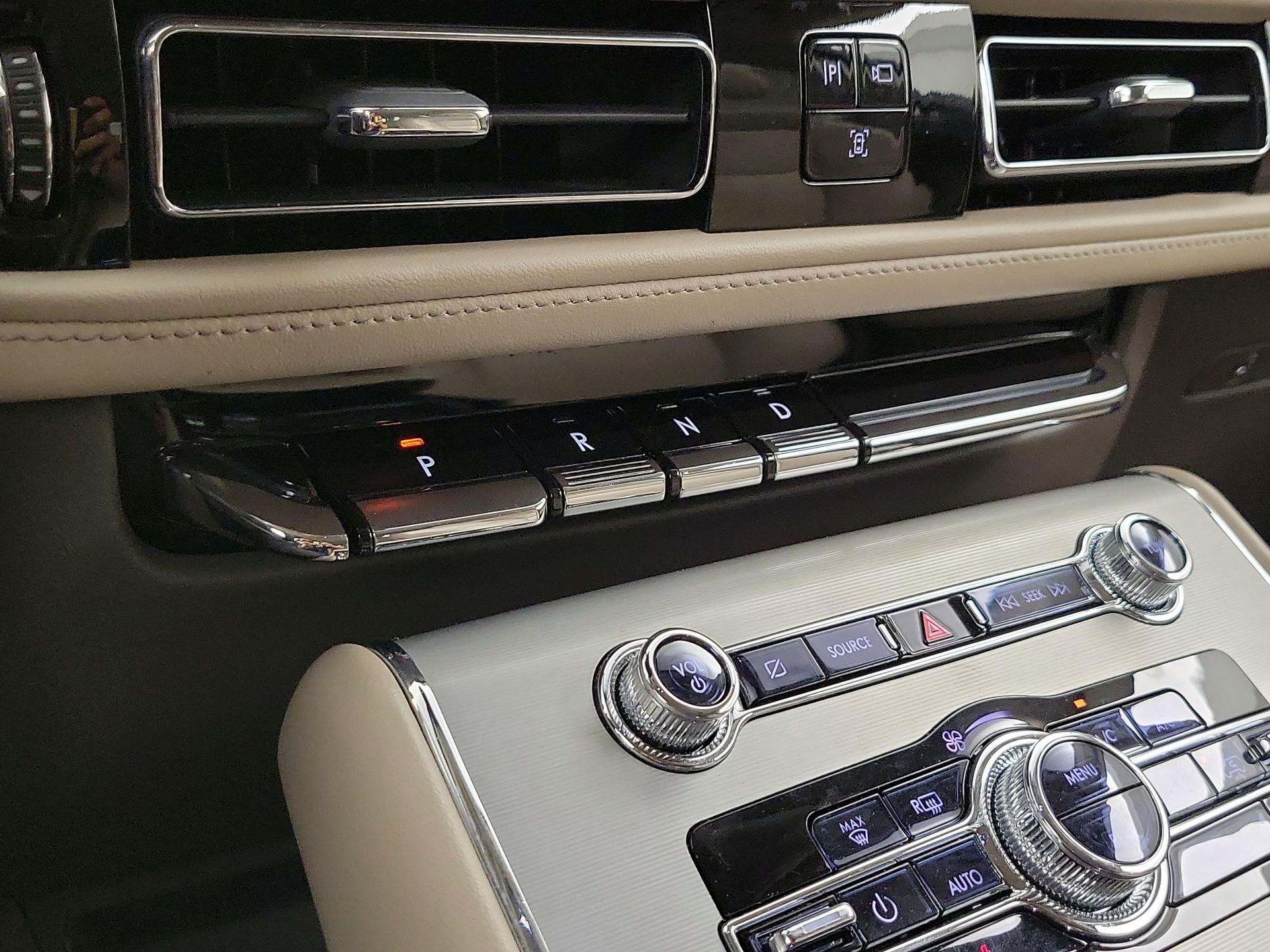Thumbnail: 2023 Lincoln Aviator - 18