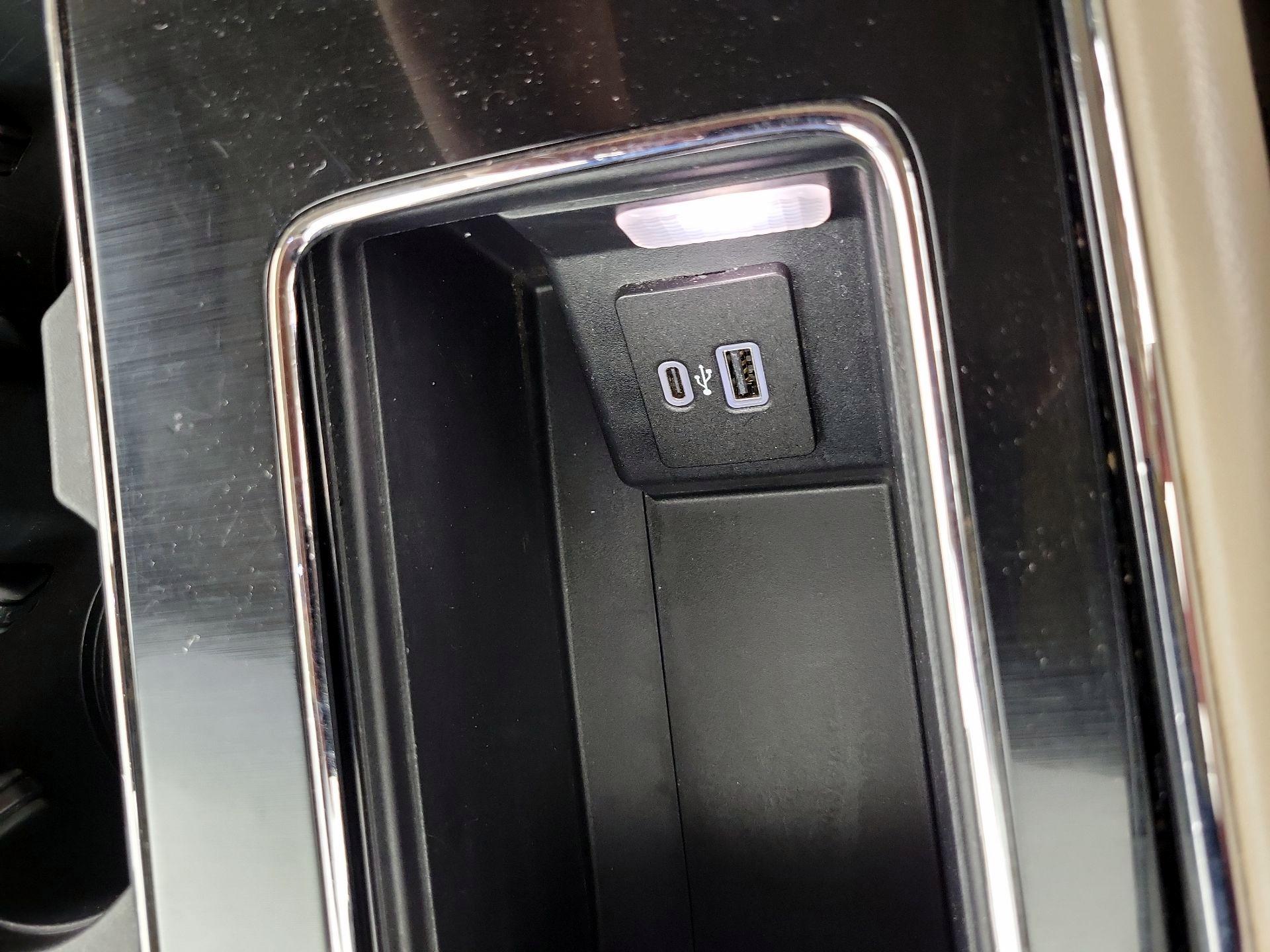 Thumbnail: 2023 Lincoln Aviator - 19