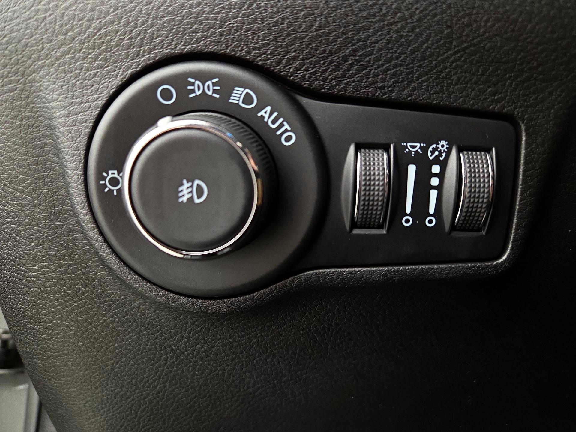 Thumbnail: 2022 Jeep Compass - 13