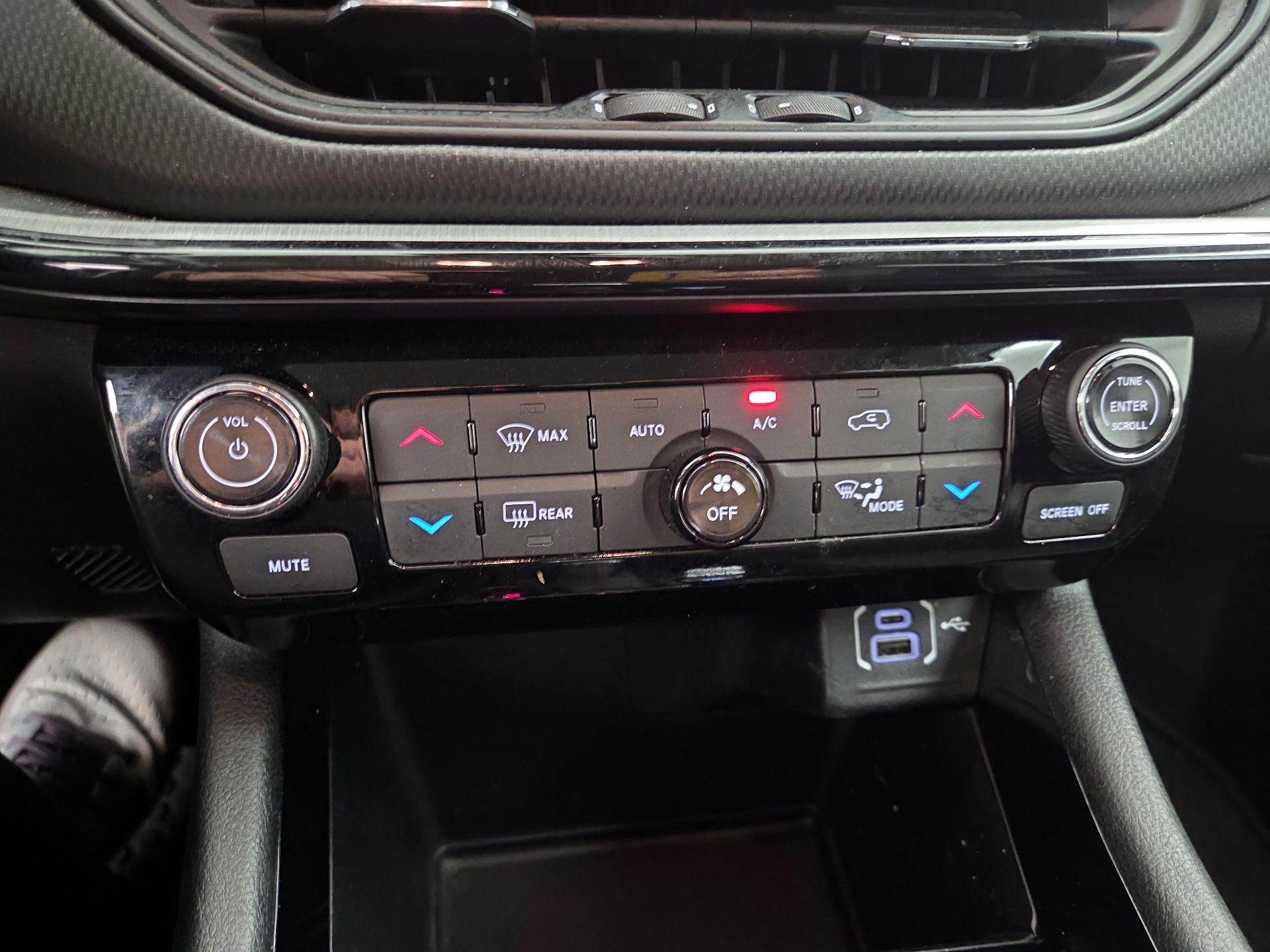 Thumbnail: 2022 Jeep Compass - 16
