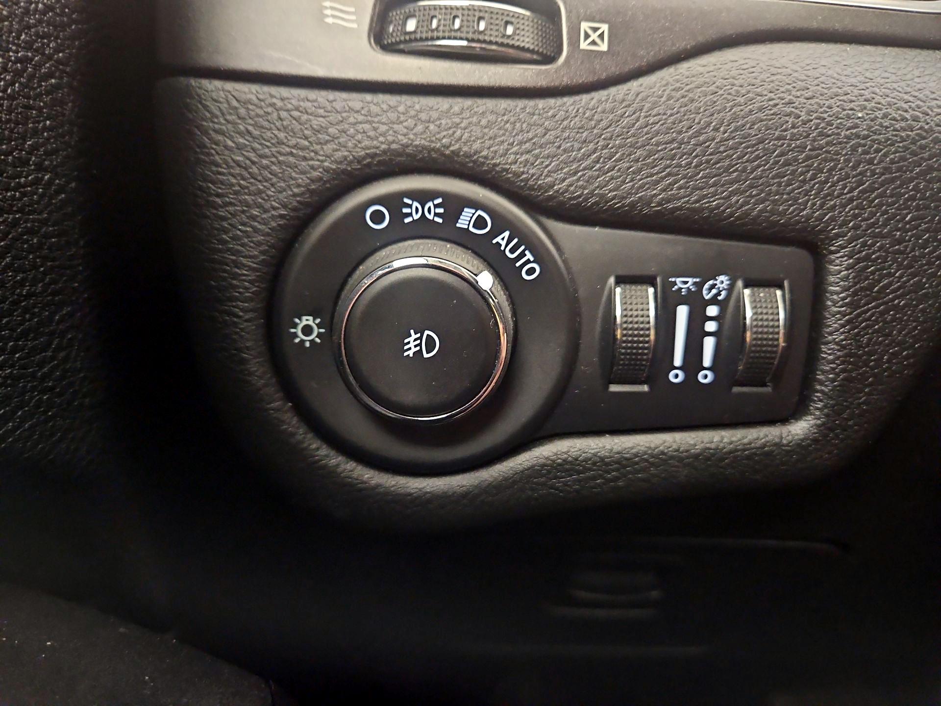 Thumbnail: 2022 Jeep Cherokee - 13