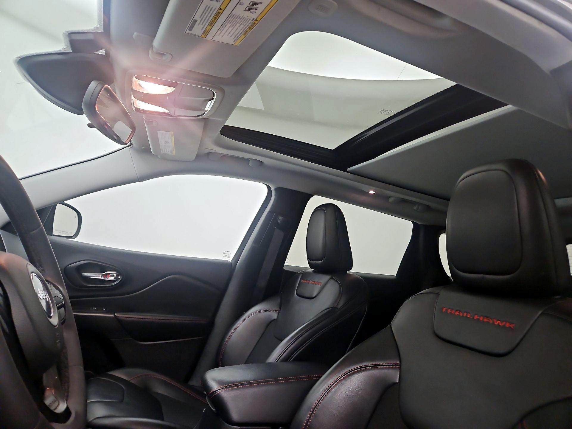 Thumbnail: 2022 Jeep Cherokee - 20