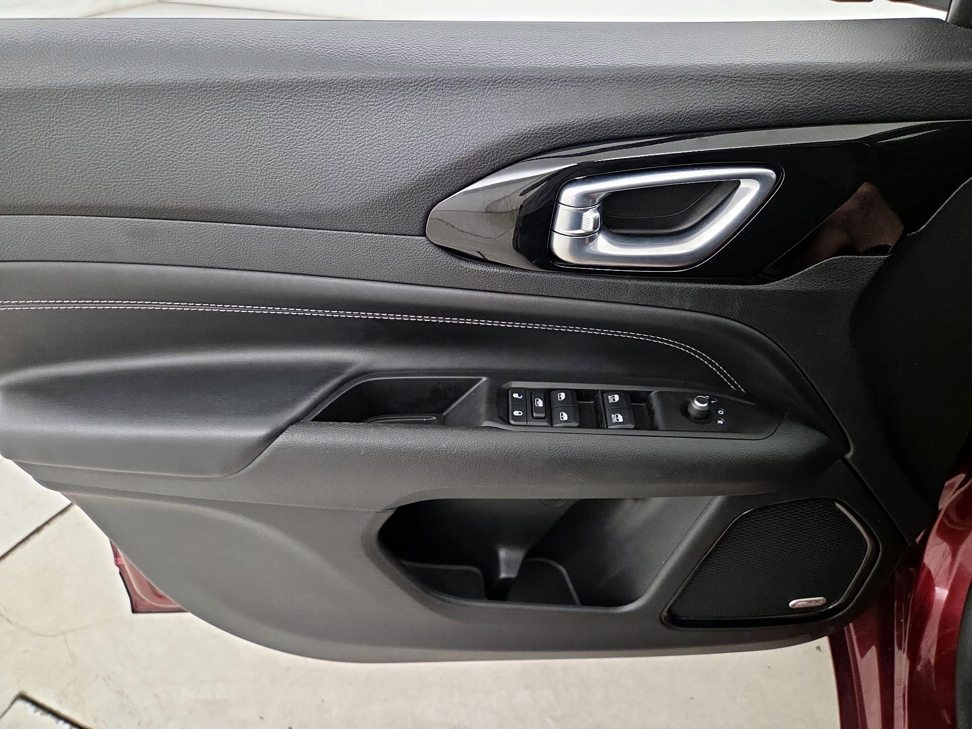 Thumbnail: 2022 Jeep Compass - 12