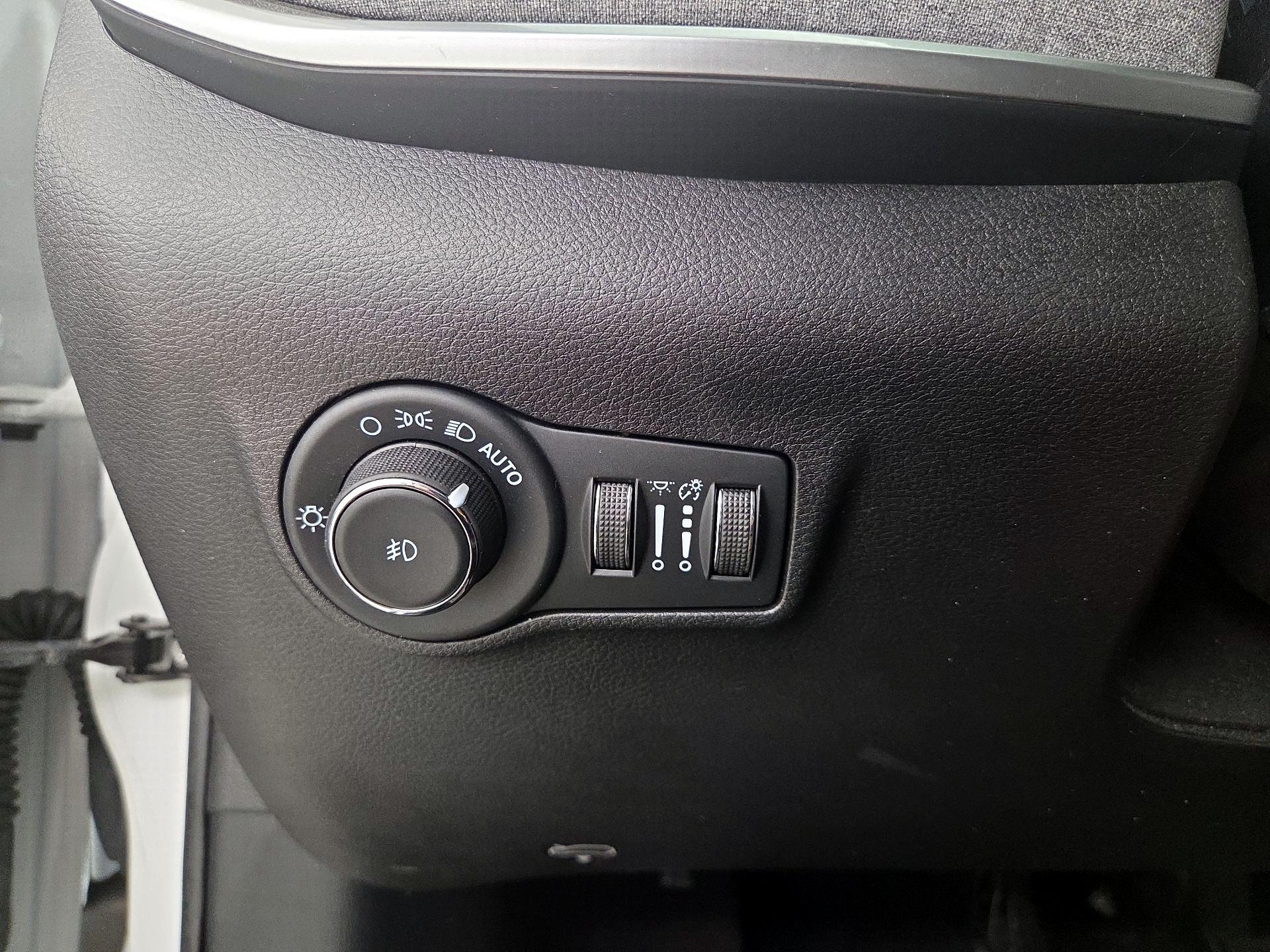Thumbnail: 2022 Jeep Compass - 13