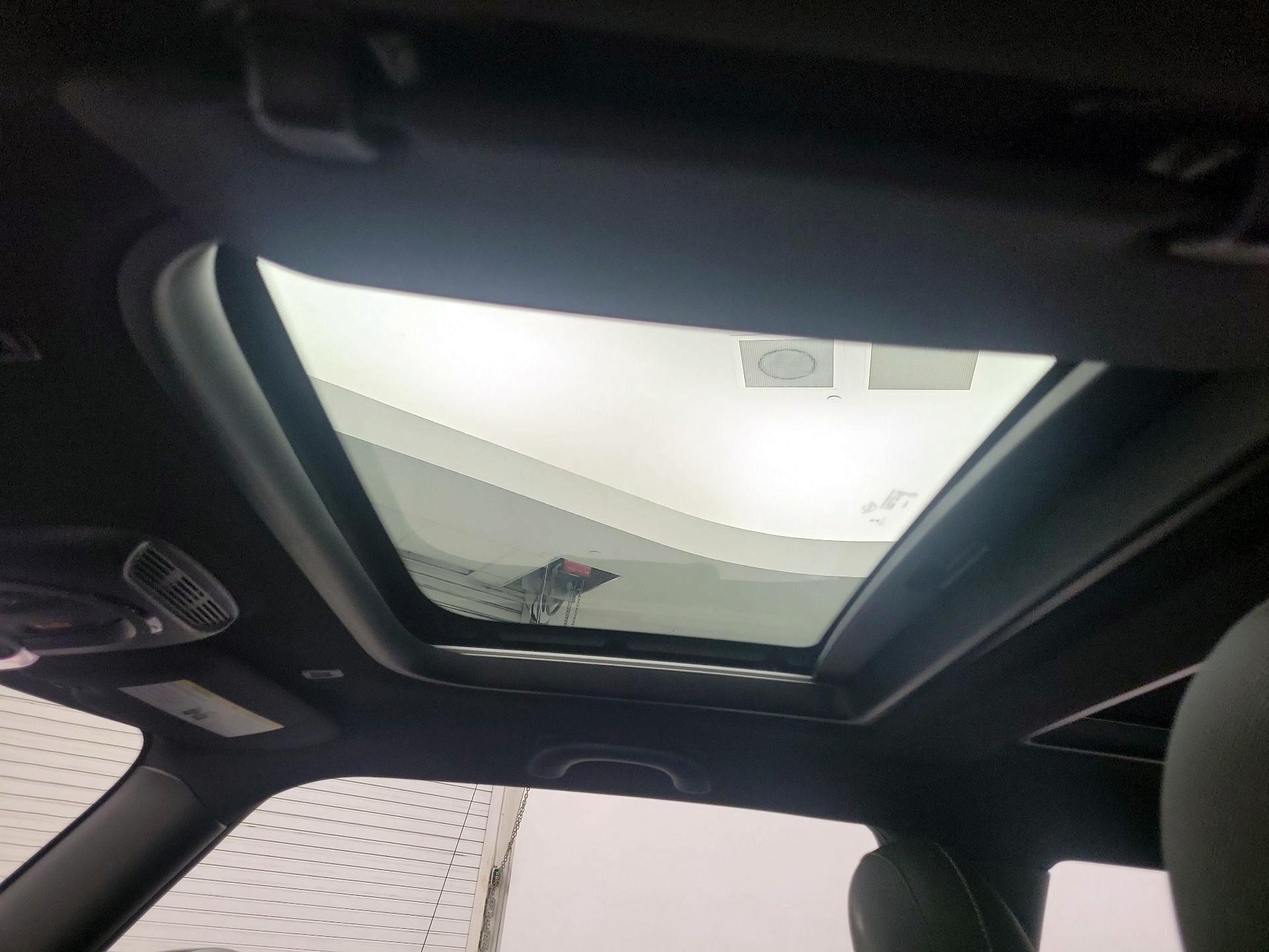 Thumbnail: 2020 MINI Cooper Hardtop - 17