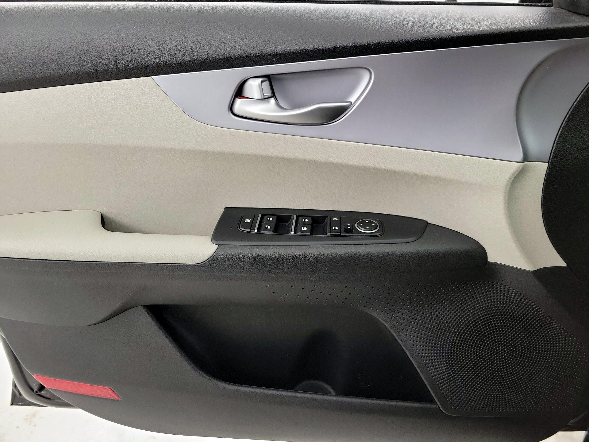 Thumbnail: 2023 Kia Forte - 12