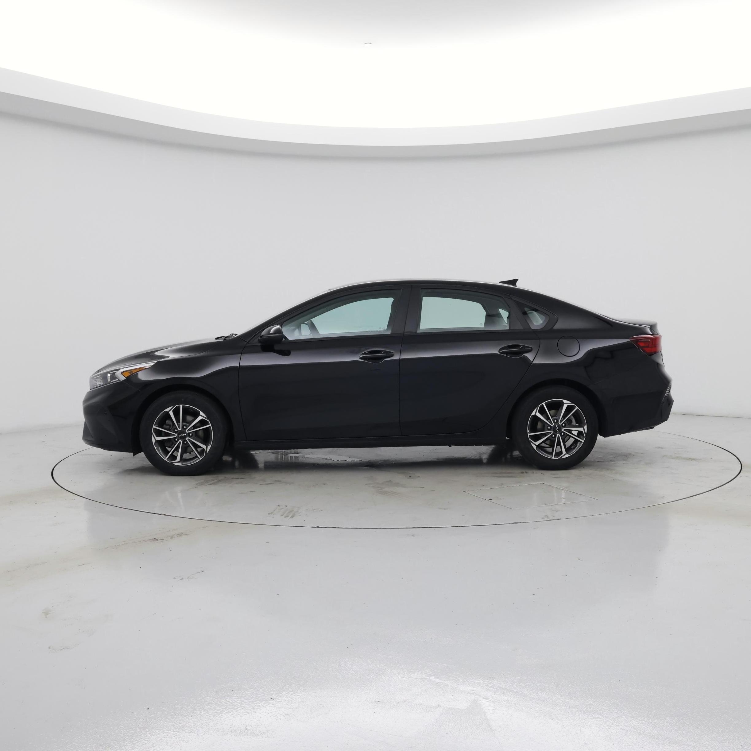 Thumbnail: 2023 Kia Forte - 3