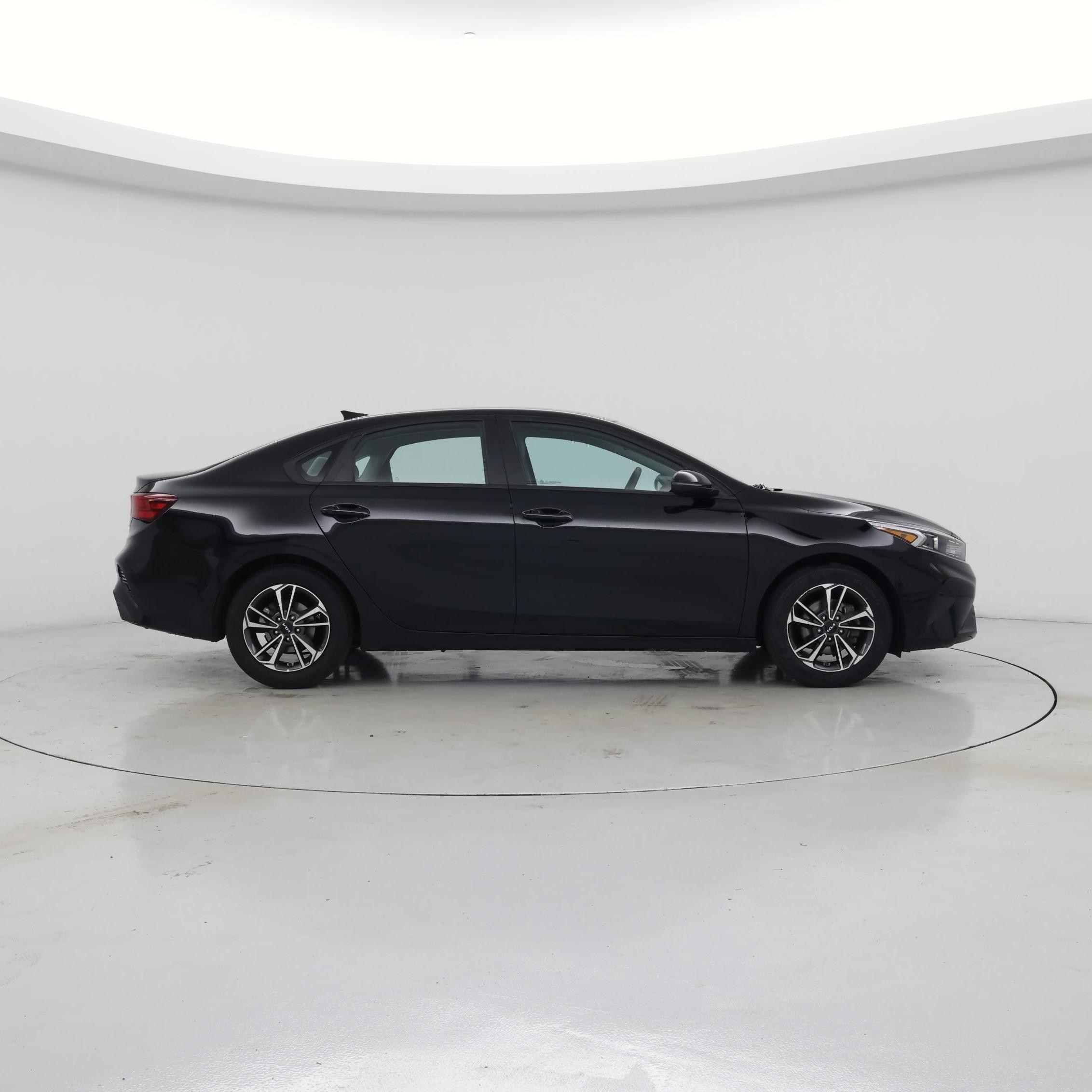Thumbnail: 2023 Kia Forte - 7