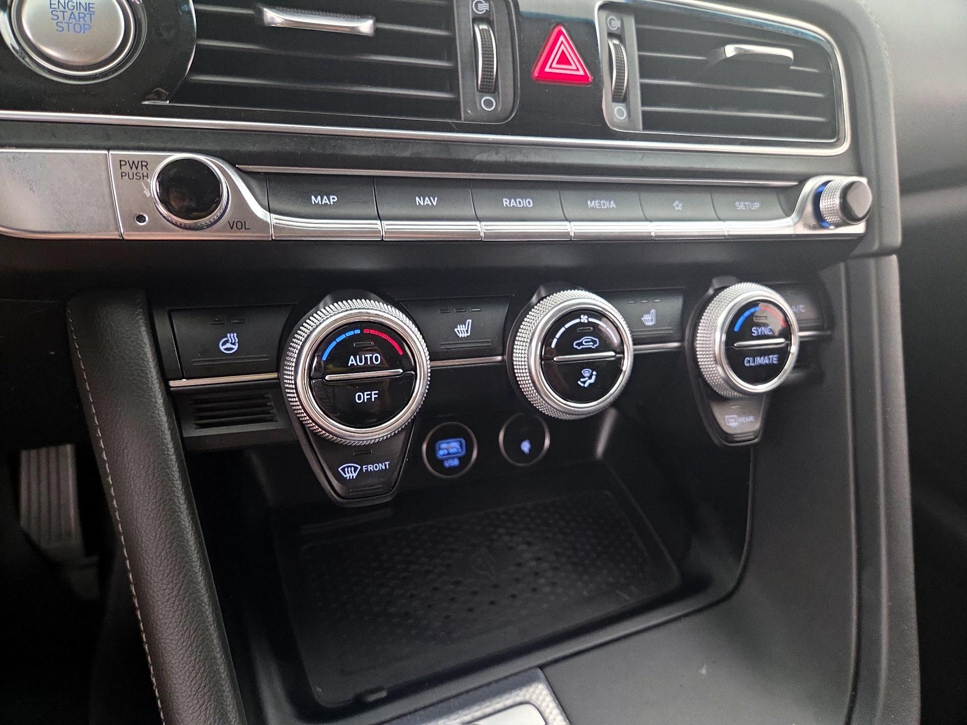 Thumbnail: 2022 Genesis G70 - 17