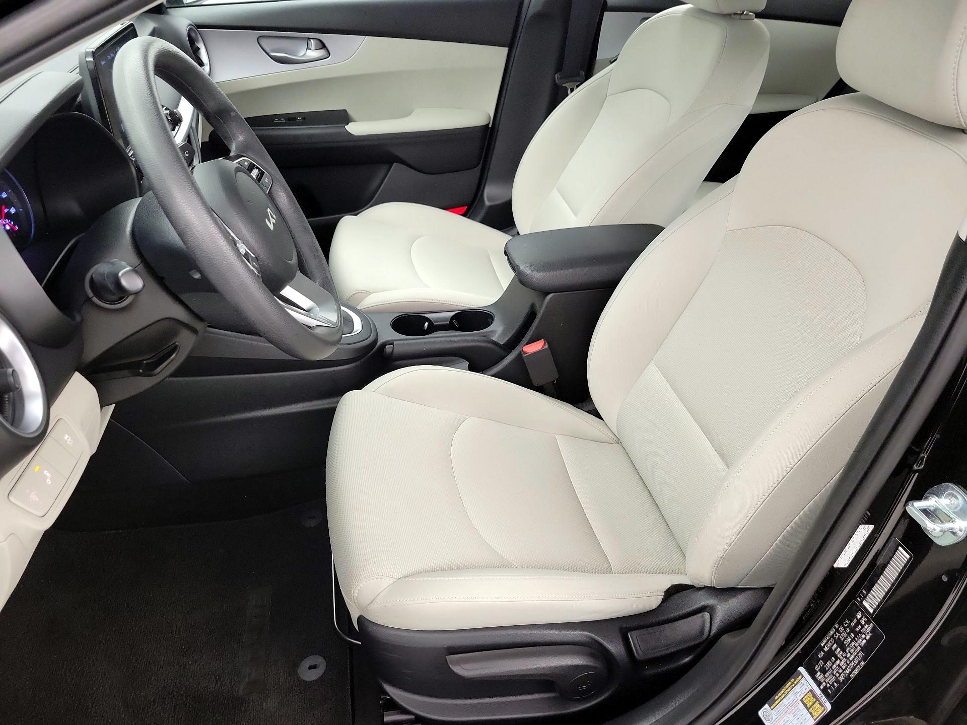 Thumbnail: 2023 Kia Forte - 11