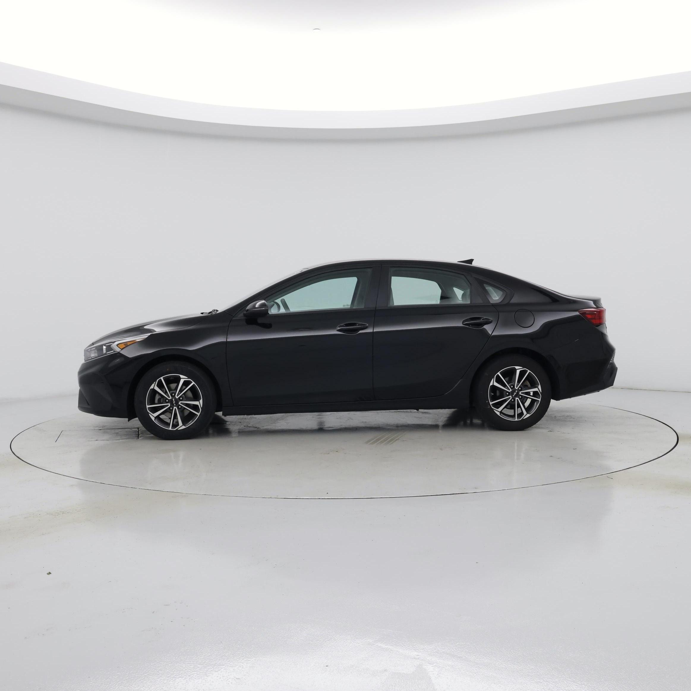 Thumbnail: 2023 Kia Forte - 3