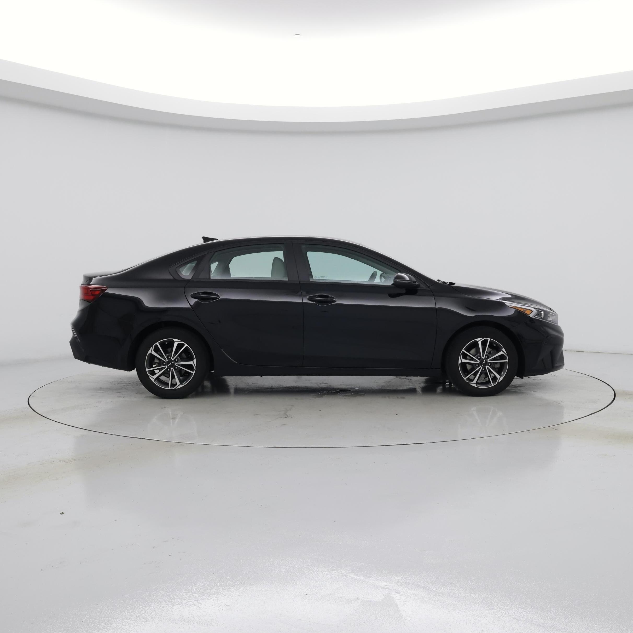 Thumbnail: 2023 Kia Forte - 7