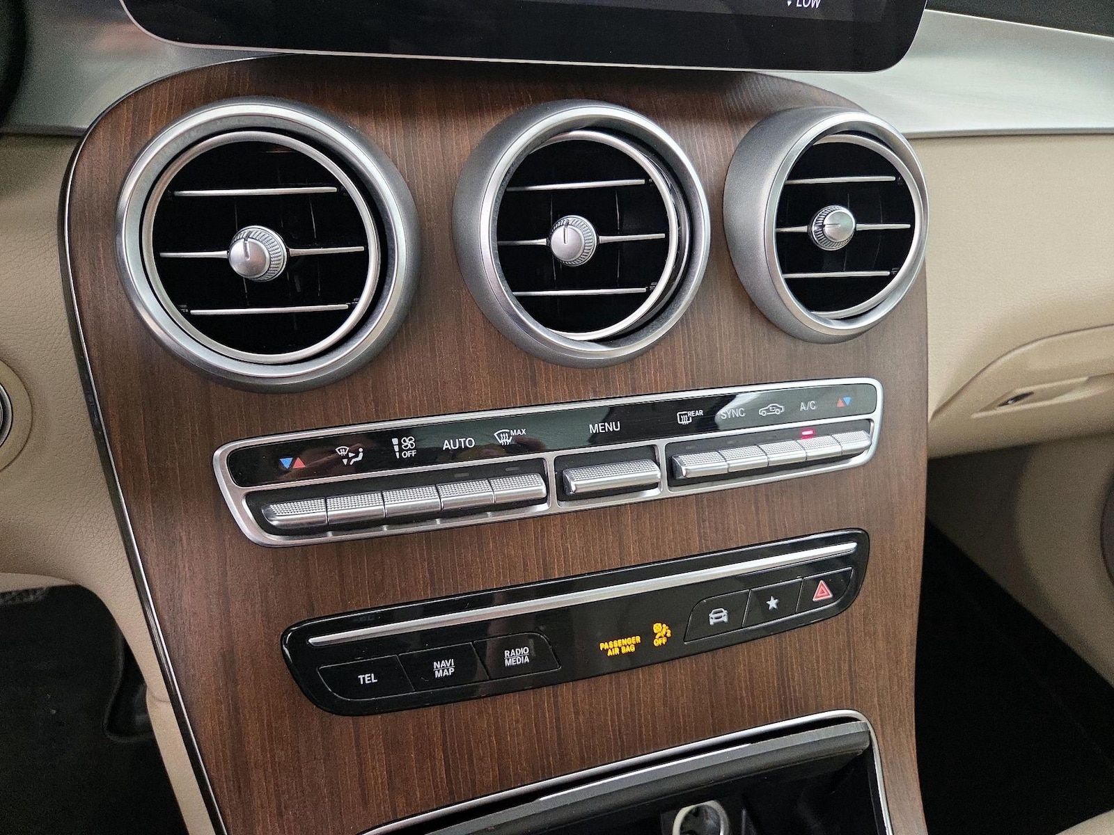 2021 Mercedes-Benz GLC GLC300 - Photo 17