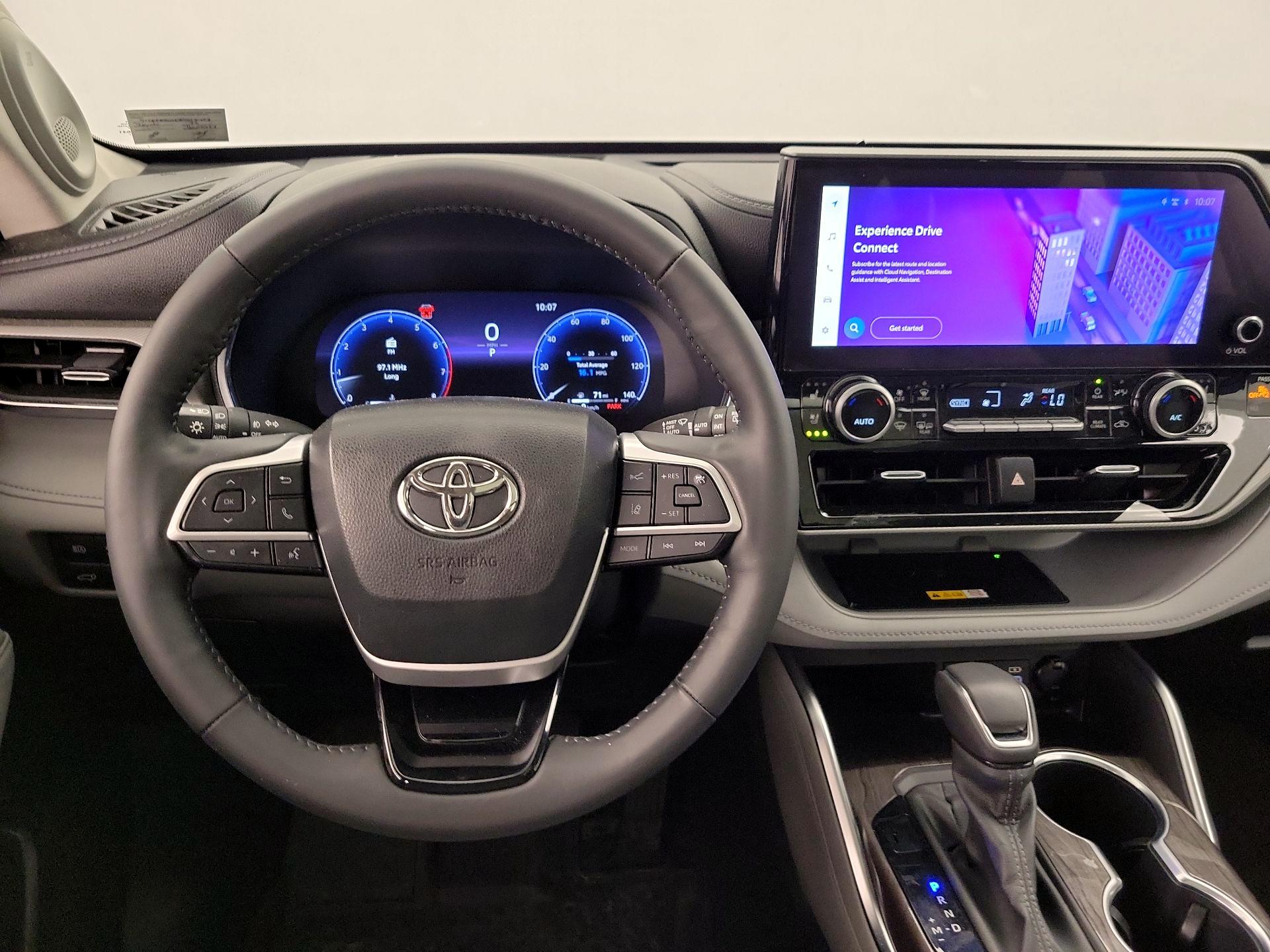 Thumbnail: 2023 Toyota Highlander - 10