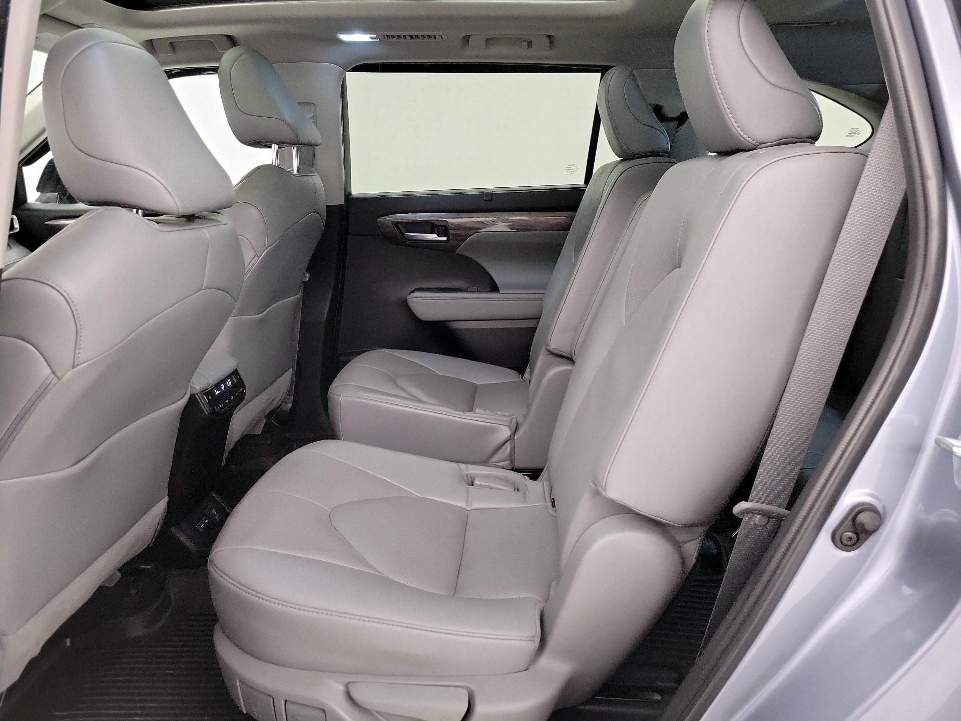Thumbnail: 2023 Toyota Highlander - 20