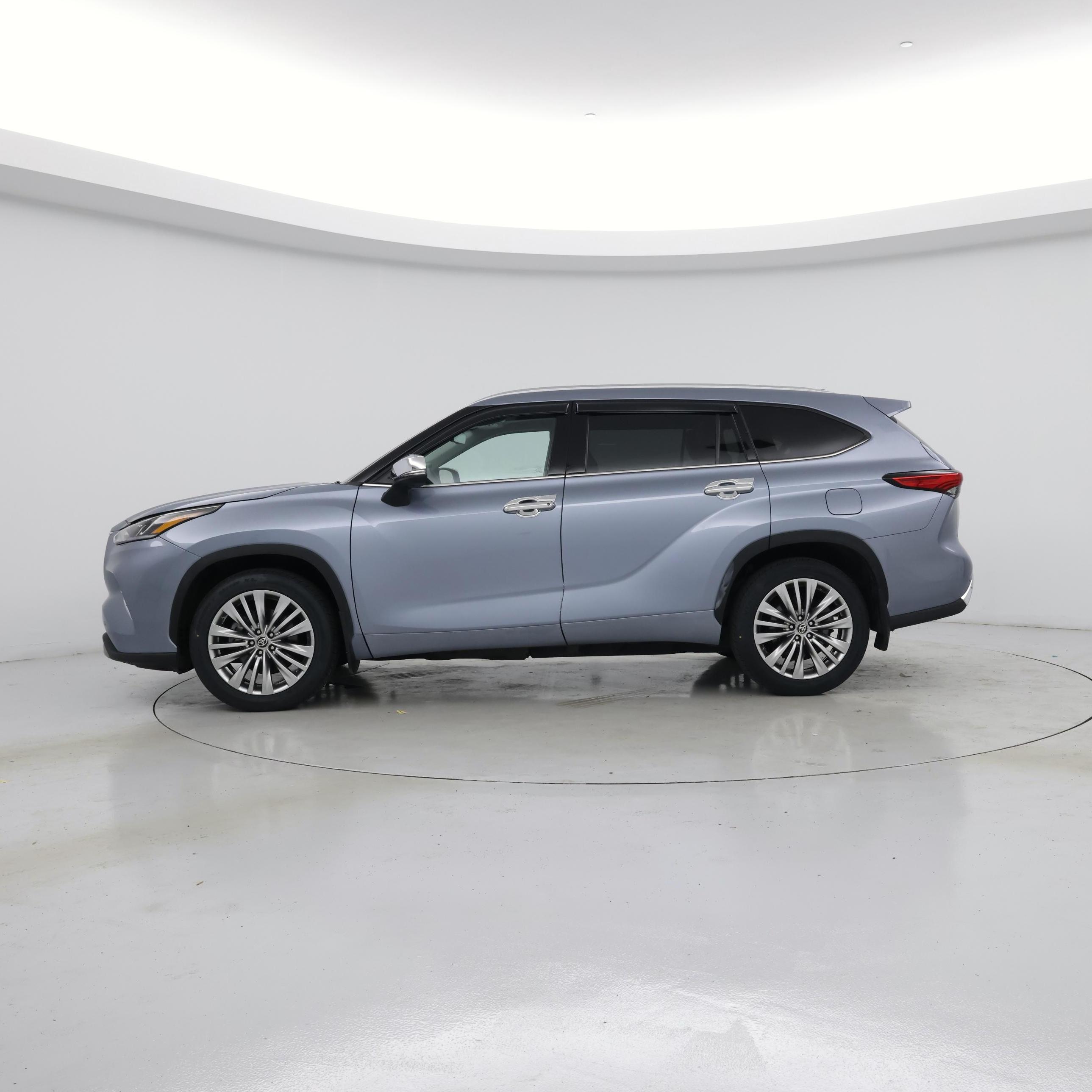 Thumbnail: 2023 Toyota Highlander - 3