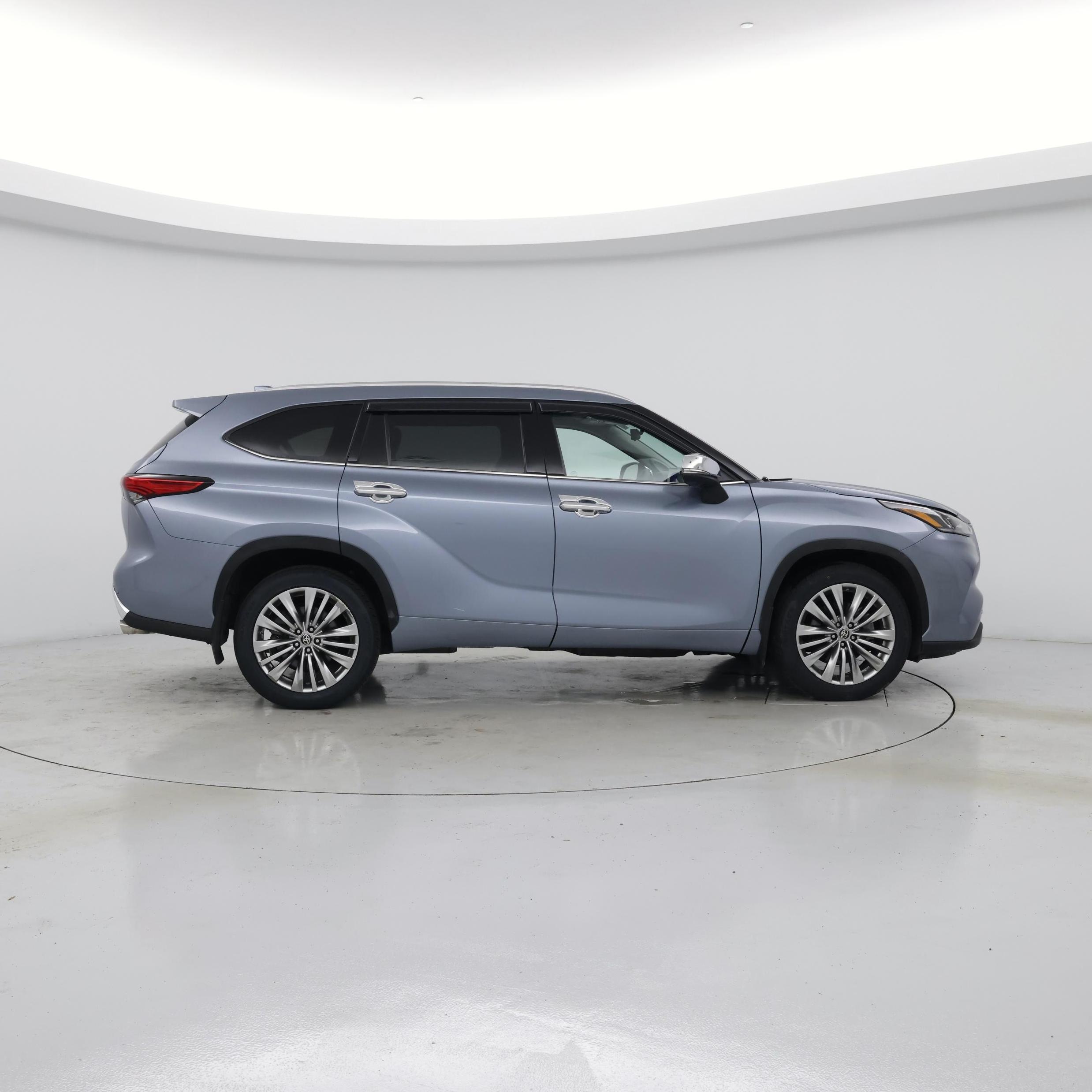 Thumbnail: 2023 Toyota Highlander - 7