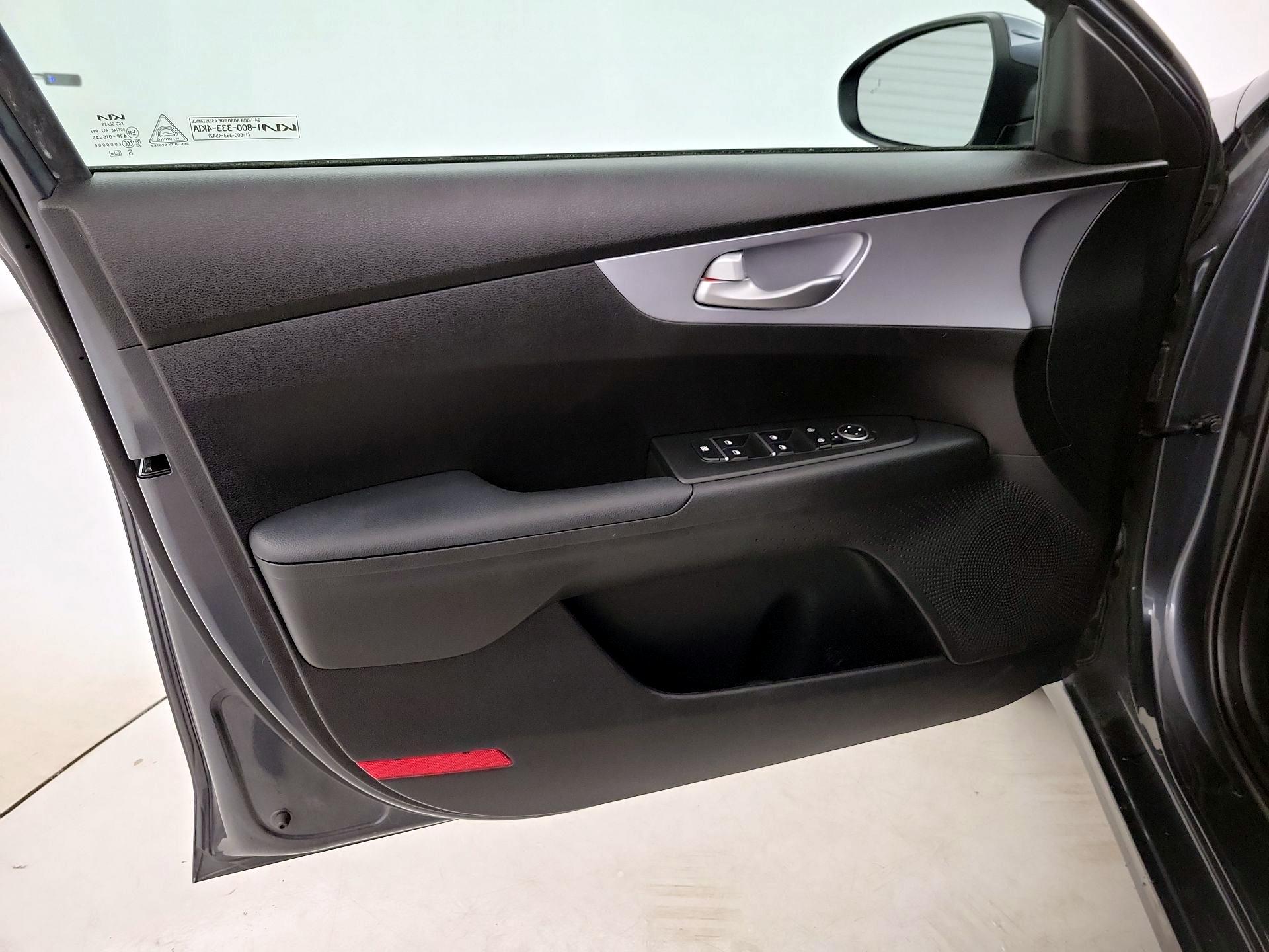 Thumbnail: 2023 Kia Forte - 12