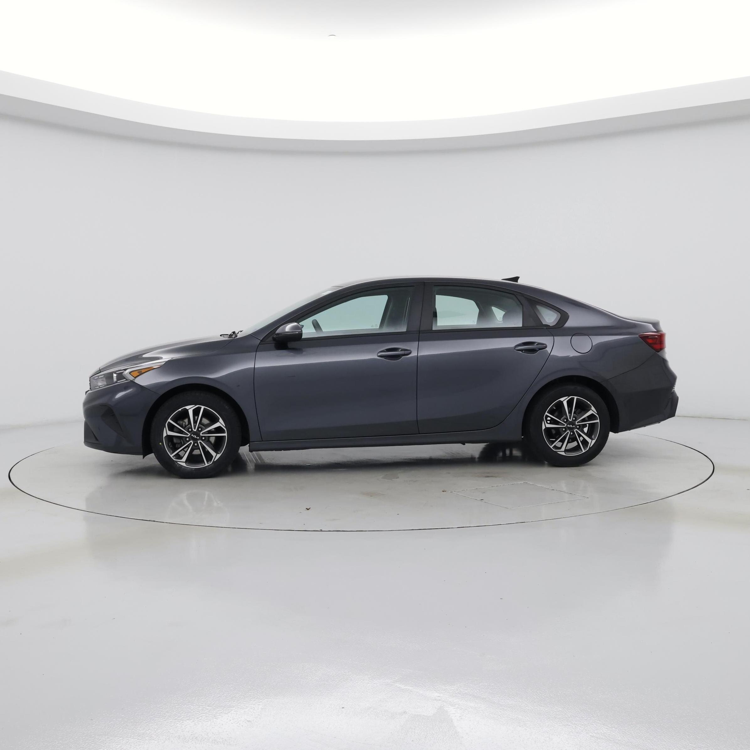Thumbnail: 2023 Kia Forte - 3