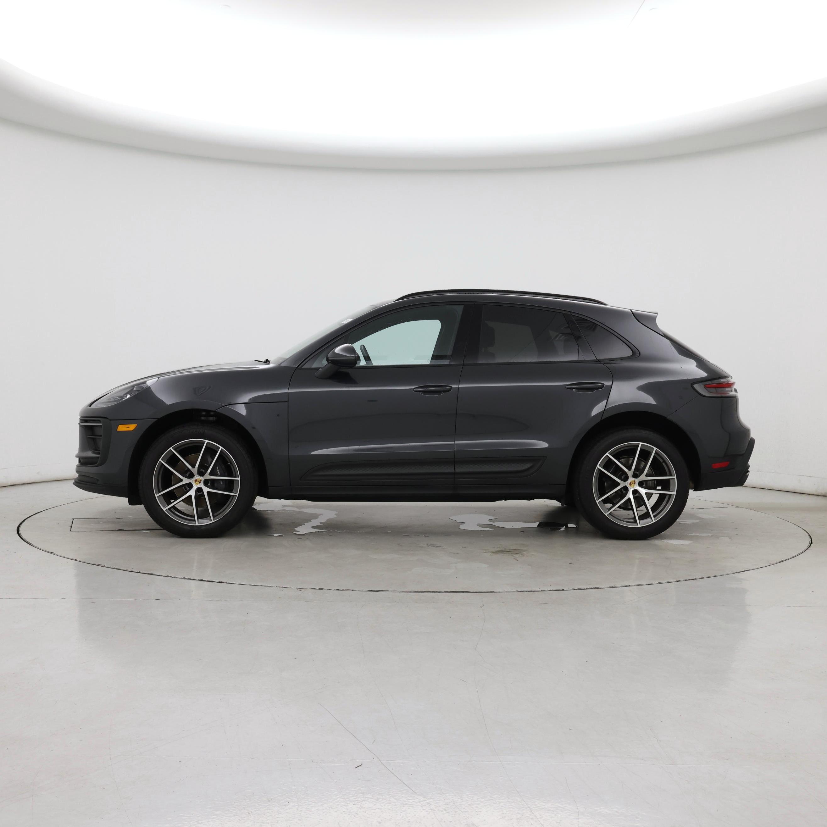 Thumbnail: 2023 Porsche Macan - 3
