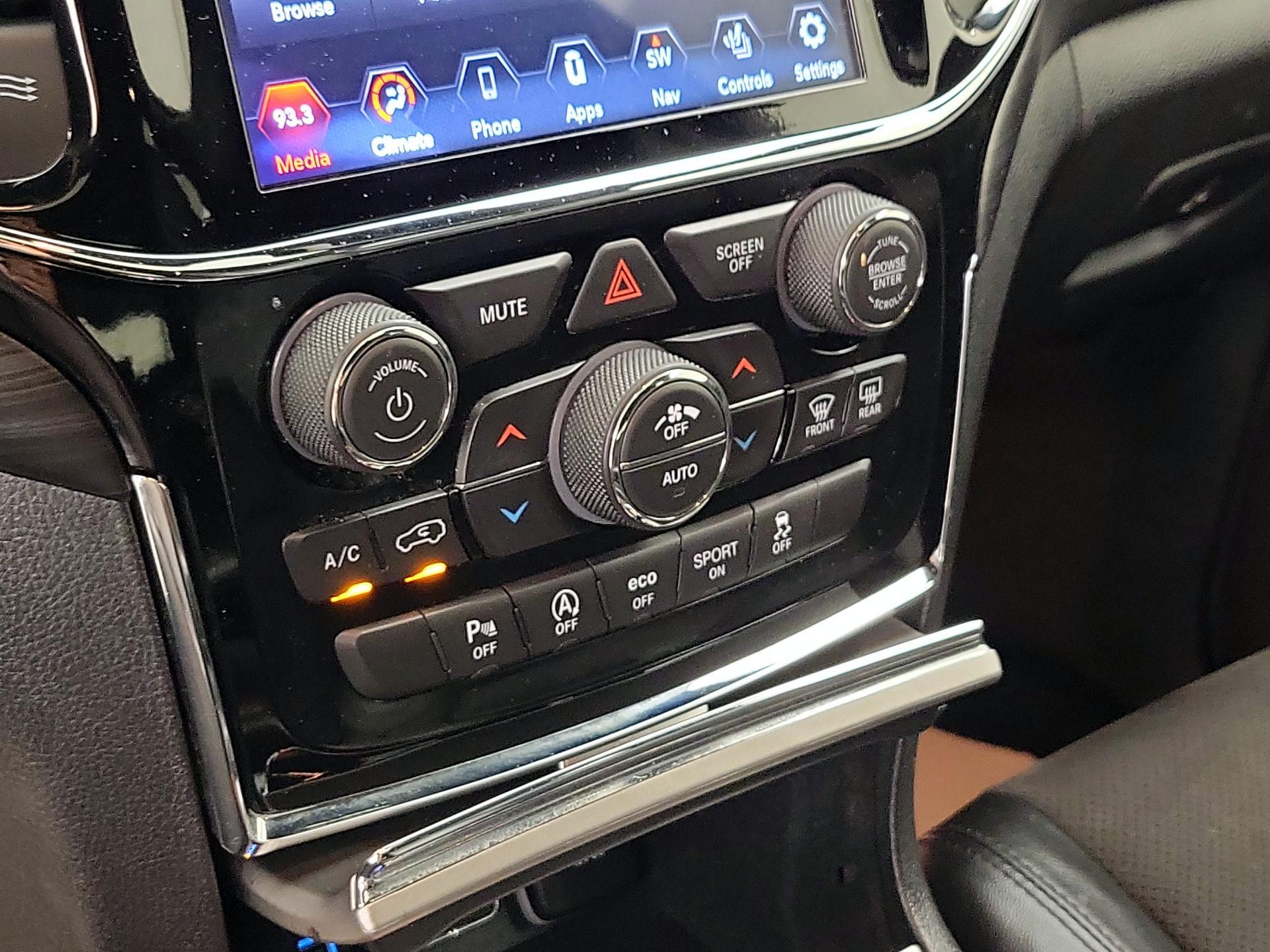 Thumbnail: 2020 Jeep Grand Cherokee - 17