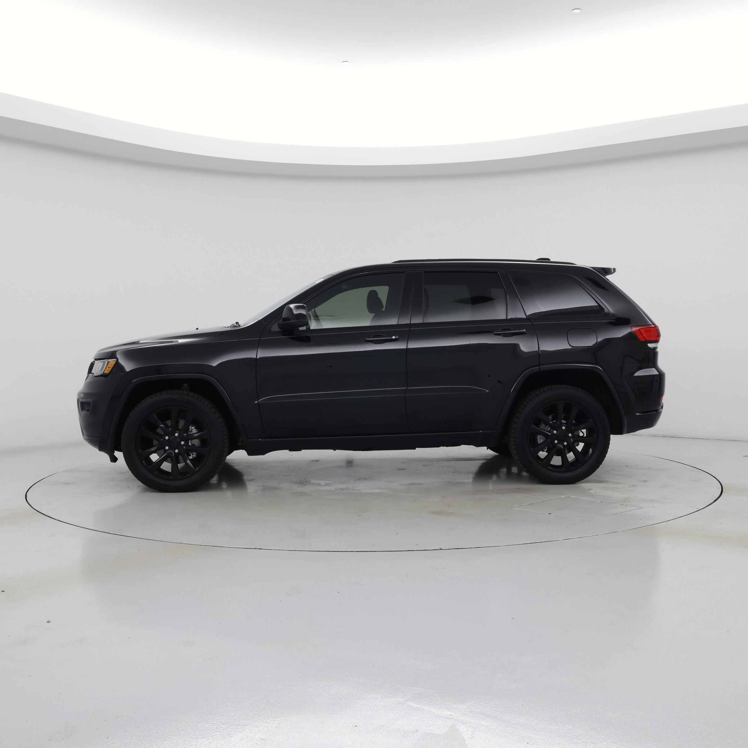 Thumbnail: 2020 Jeep Grand Cherokee - 3