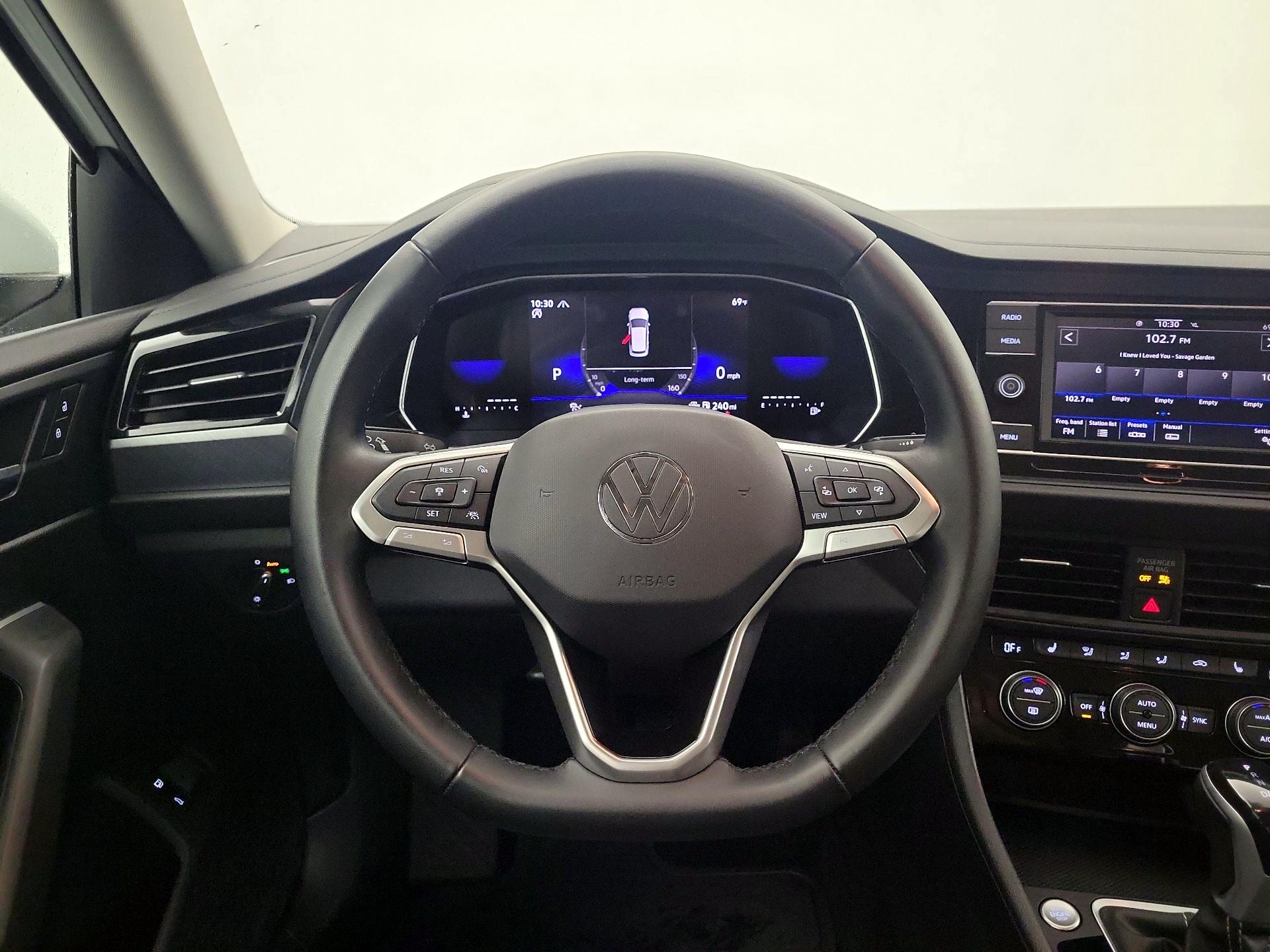 Thumbnail: 2023 Volkswagen Jetta - 10