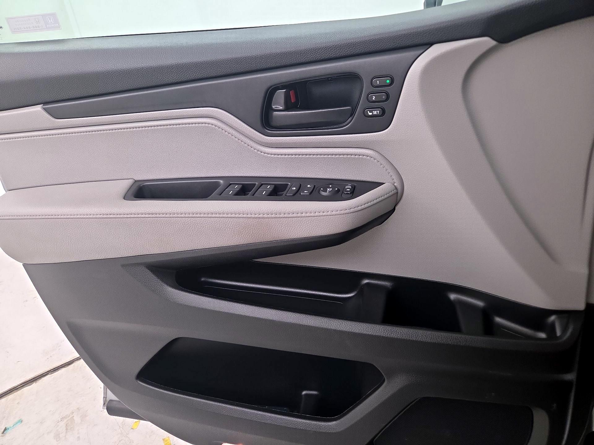 Thumbnail: 2023 Honda Odyssey - 12