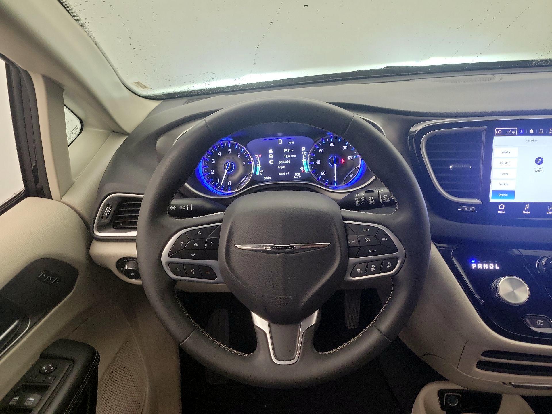 Thumbnail: 2023 Chrysler Pacifica - 10