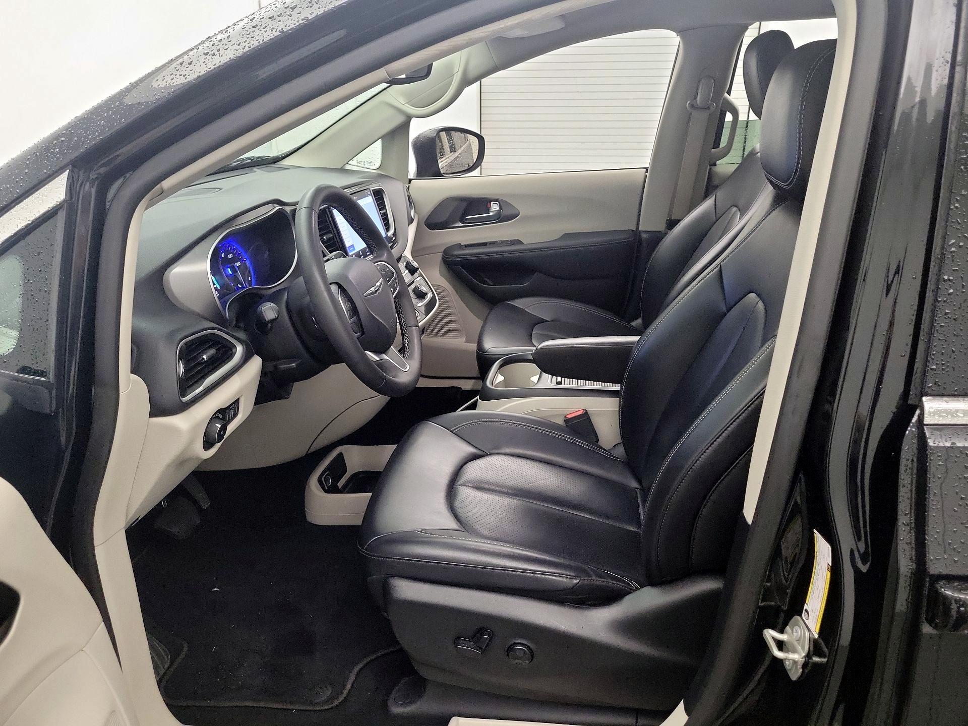 Thumbnail: 2023 Chrysler Pacifica - 11