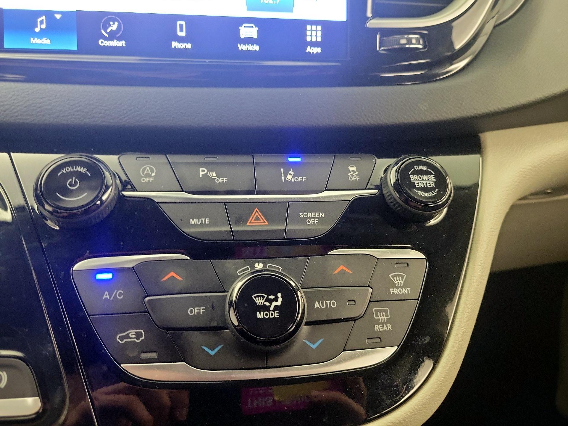 Thumbnail: 2023 Chrysler Pacifica - 16