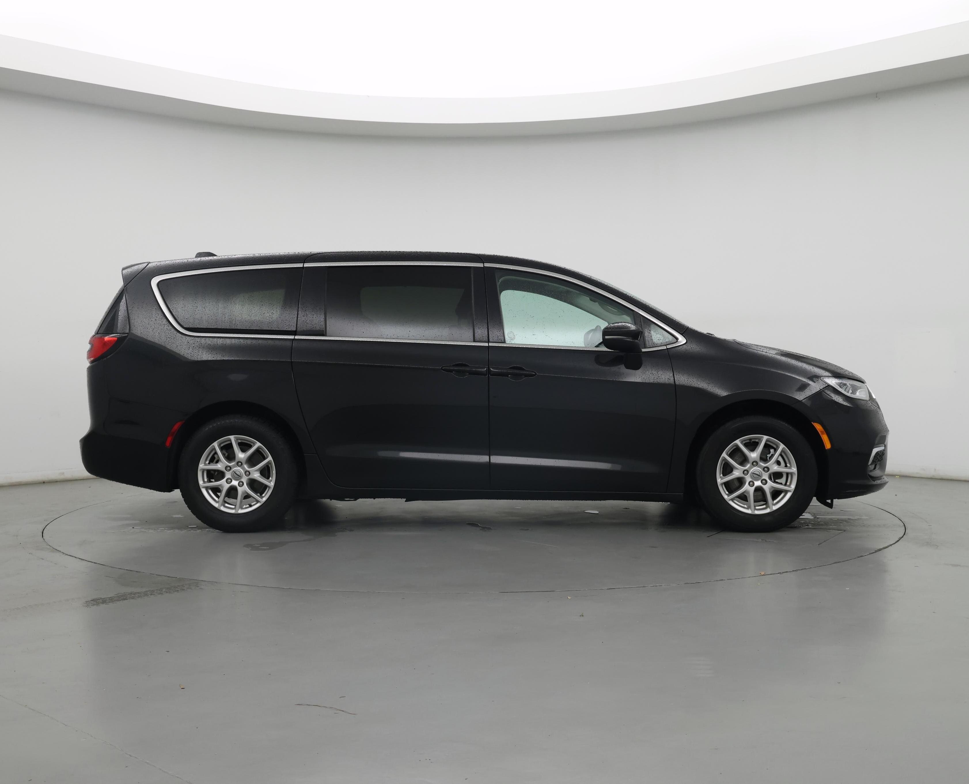 Thumbnail: 2023 Chrysler Pacifica - 7