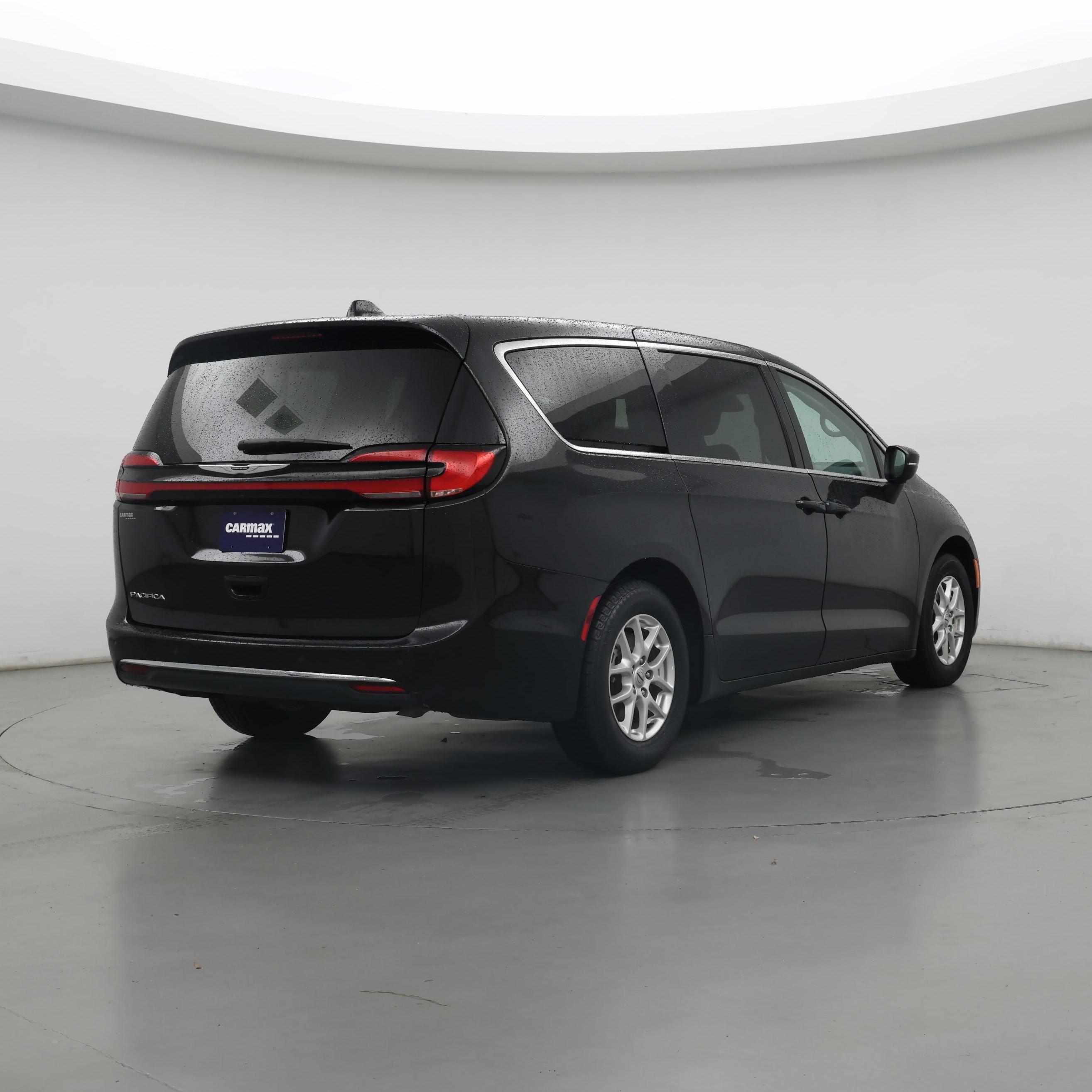 Thumbnail: 2023 Chrysler Pacifica - 8