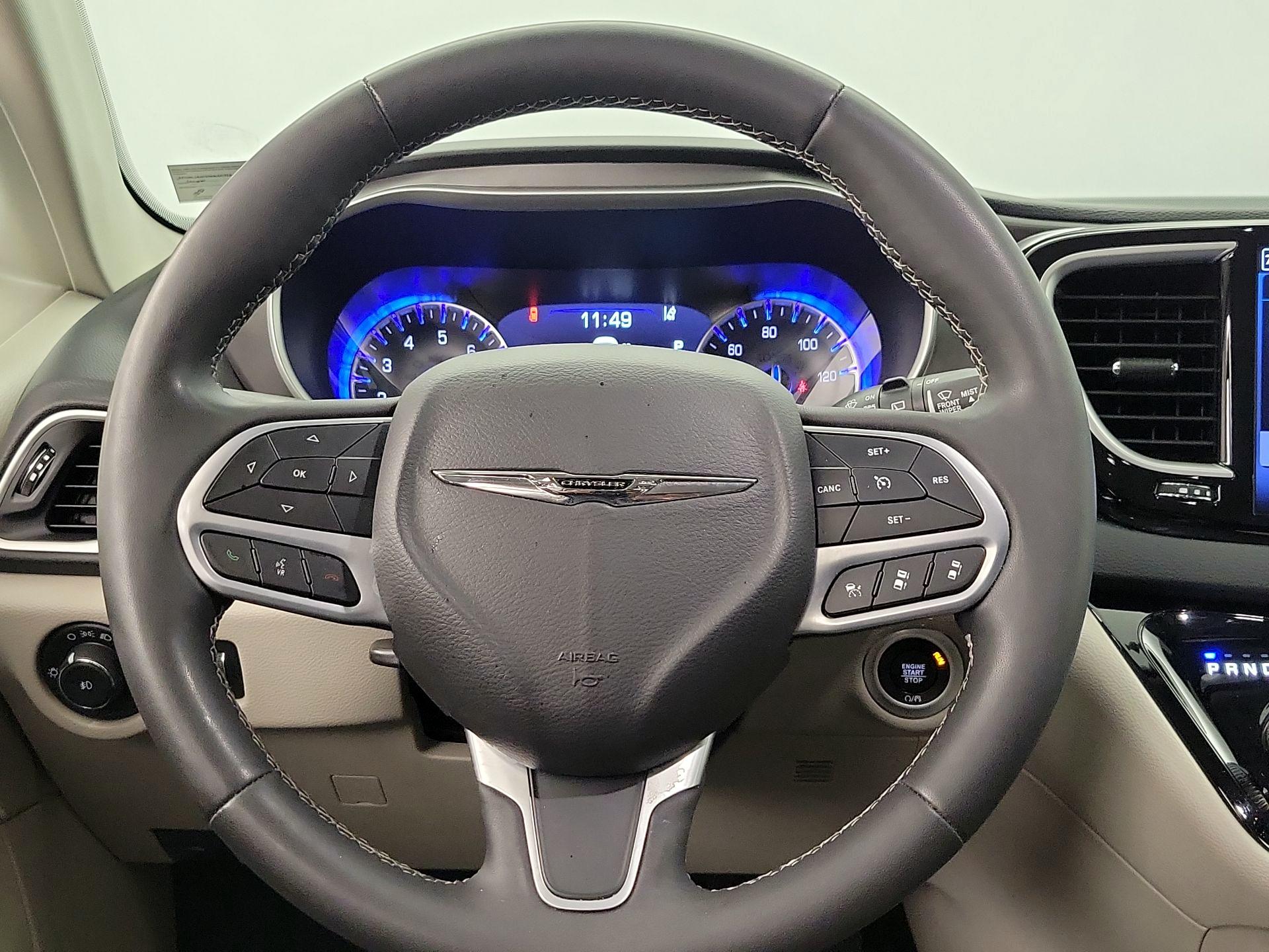 Thumbnail: 2023 Chrysler Pacifica - 10