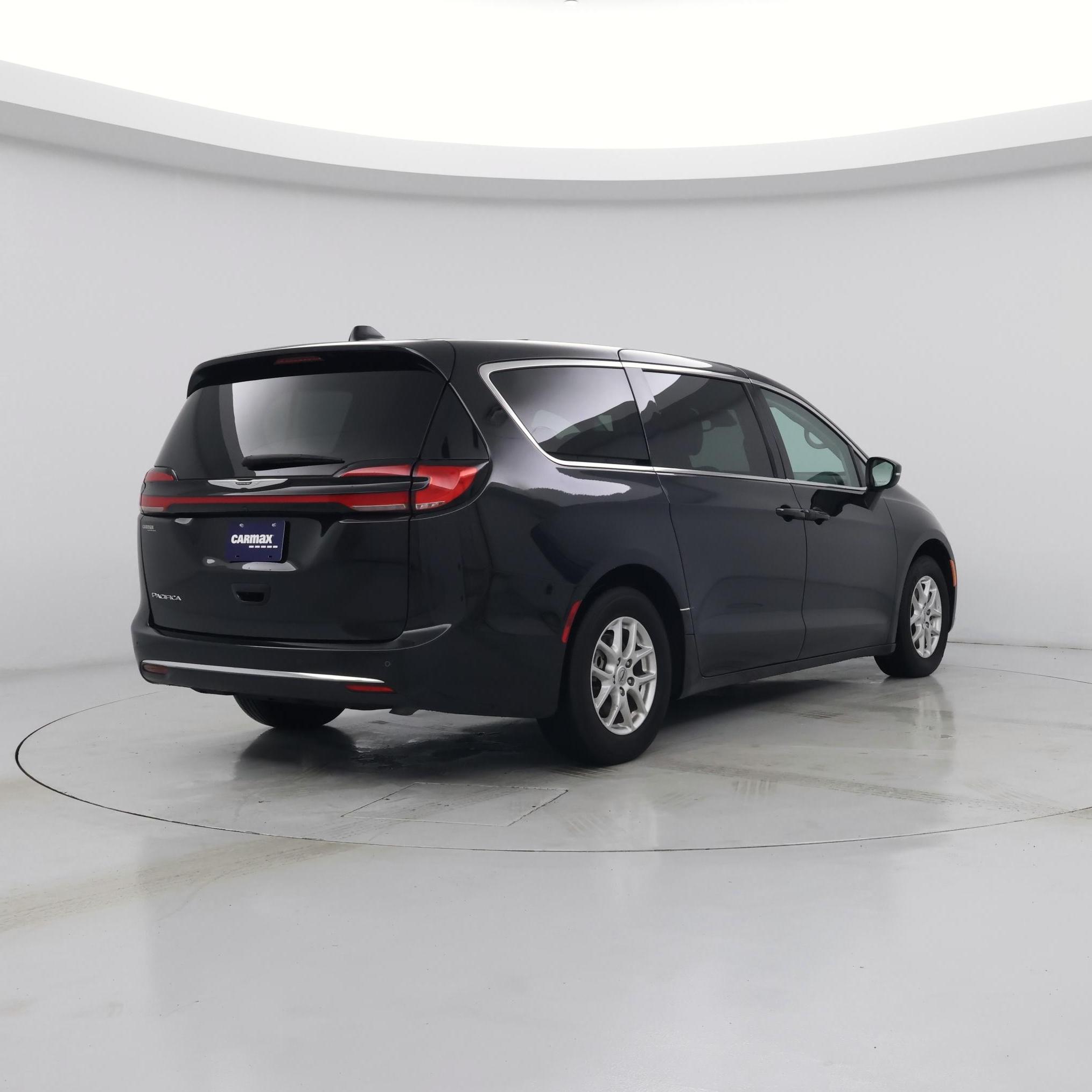 Thumbnail: 2023 Chrysler Pacifica - 8