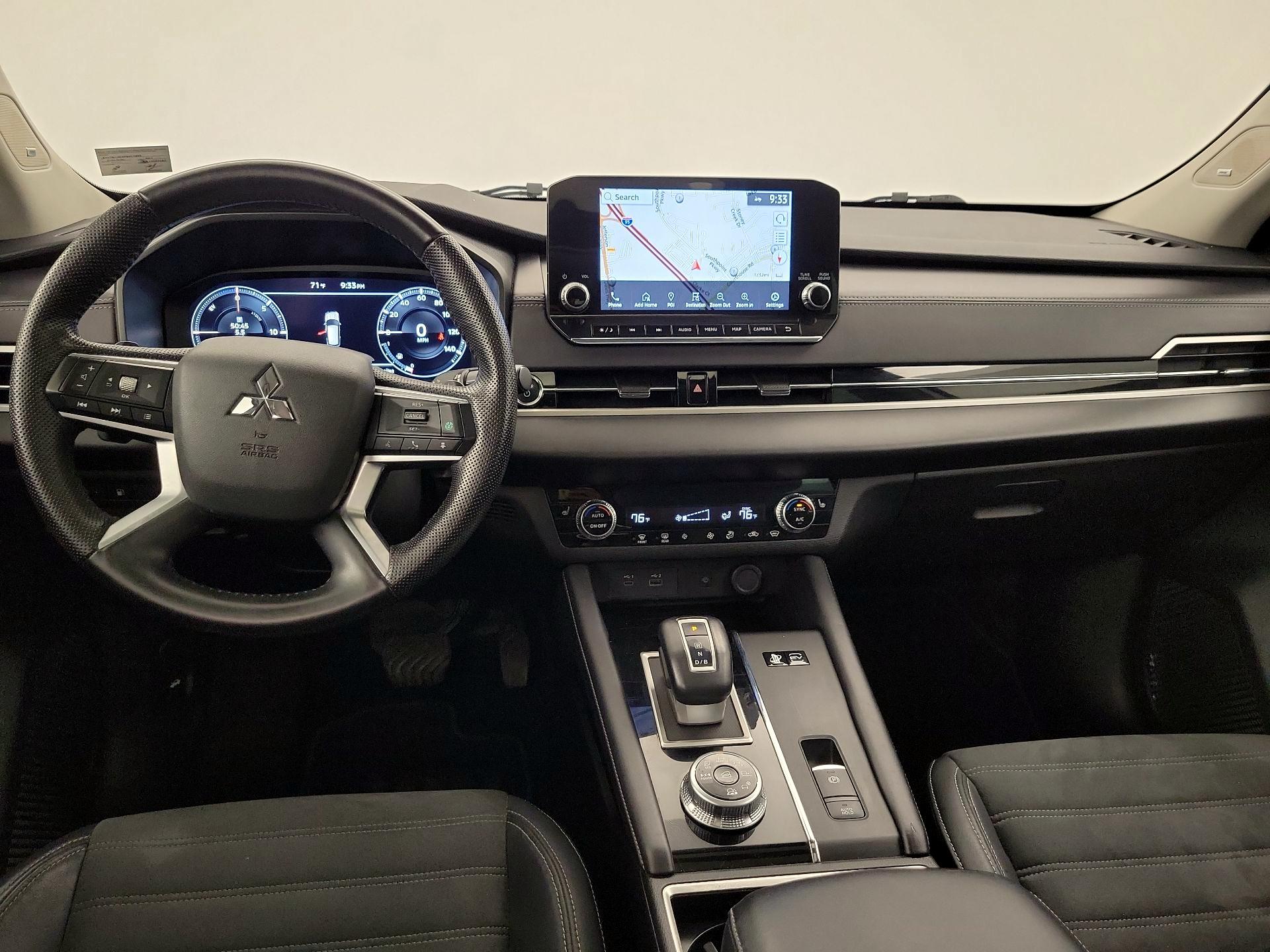 Thumbnail: 2023 Mitsubishi Outlander - 9