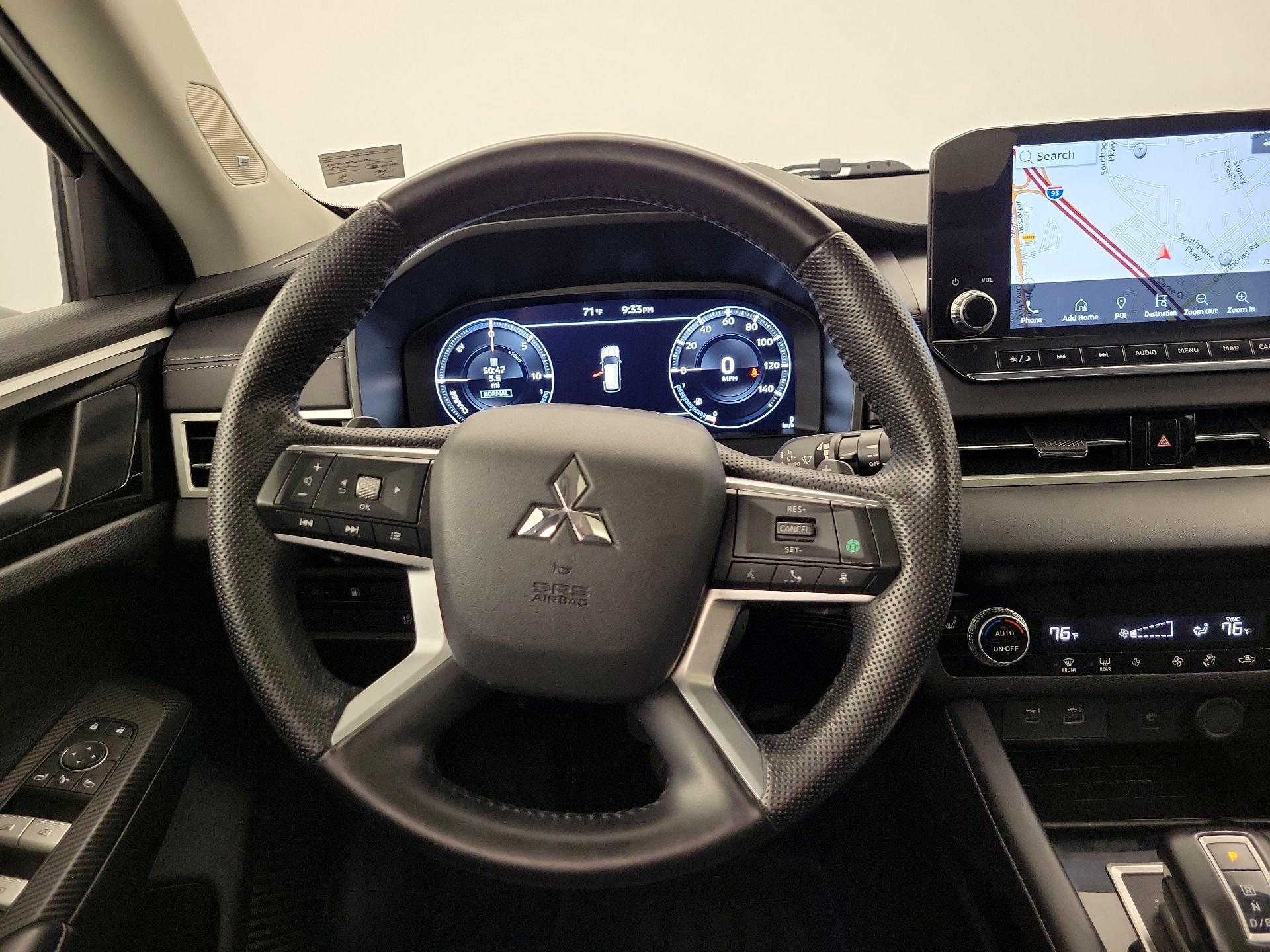 Thumbnail: 2023 Mitsubishi Outlander - 10