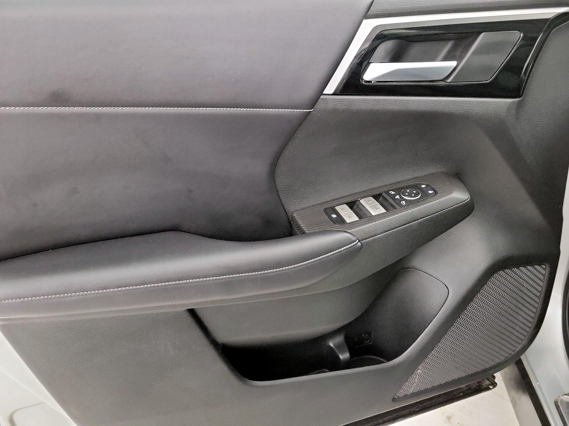 Thumbnail: 2023 Mitsubishi Outlander - 12