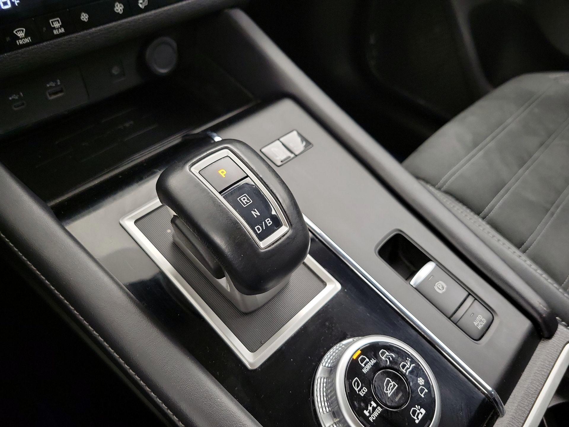Thumbnail: 2023 Mitsubishi Outlander - 18