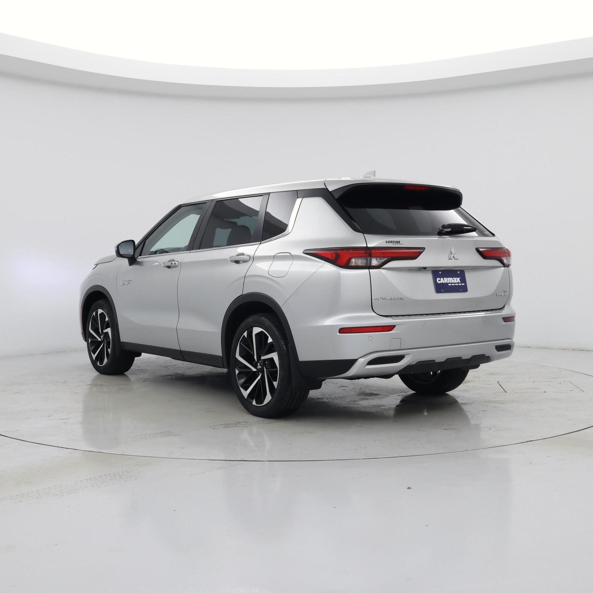 Thumbnail: 2023 Mitsubishi Outlander - 2