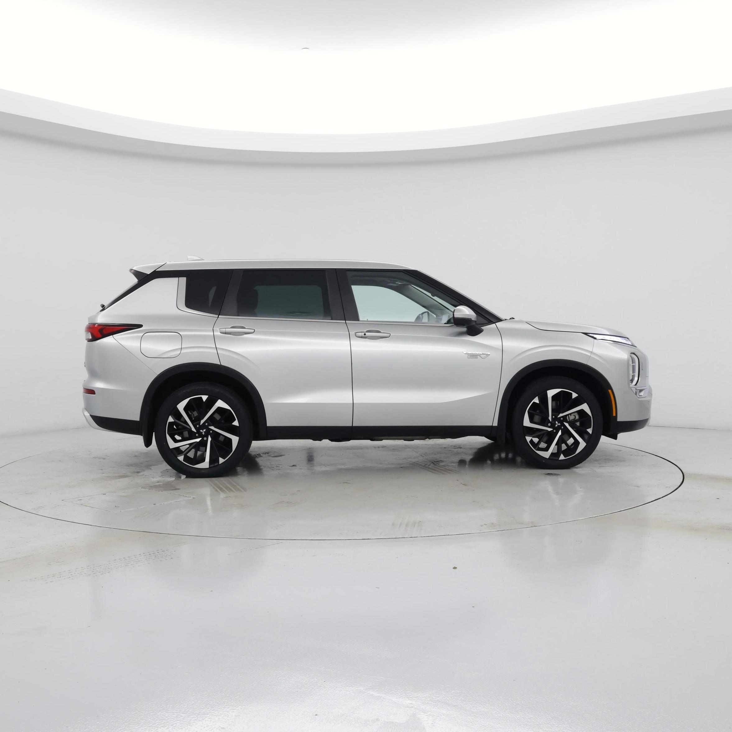 Thumbnail: 2023 Mitsubishi Outlander - 7
