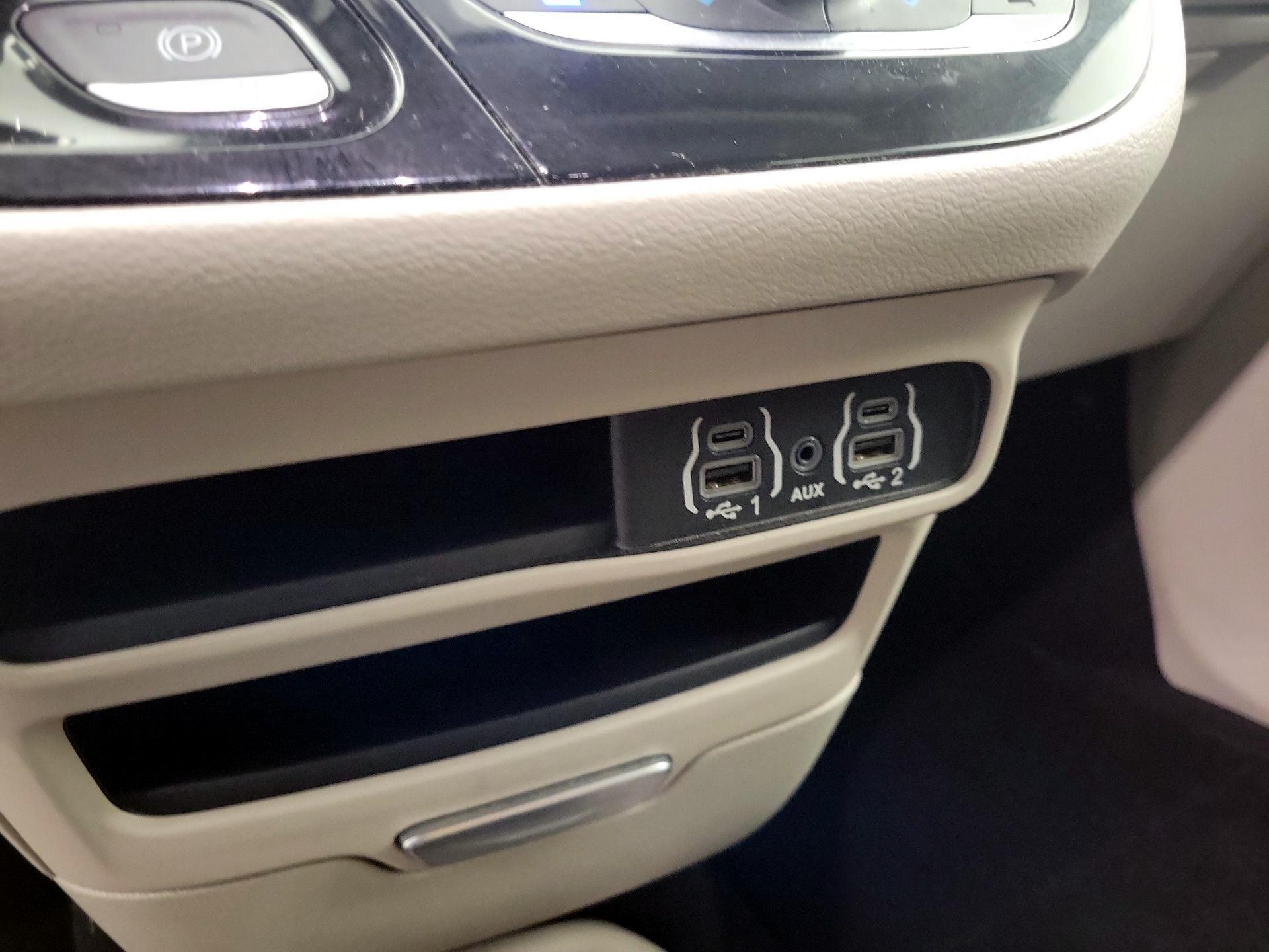 Thumbnail: 2023 Chrysler Pacifica - 16