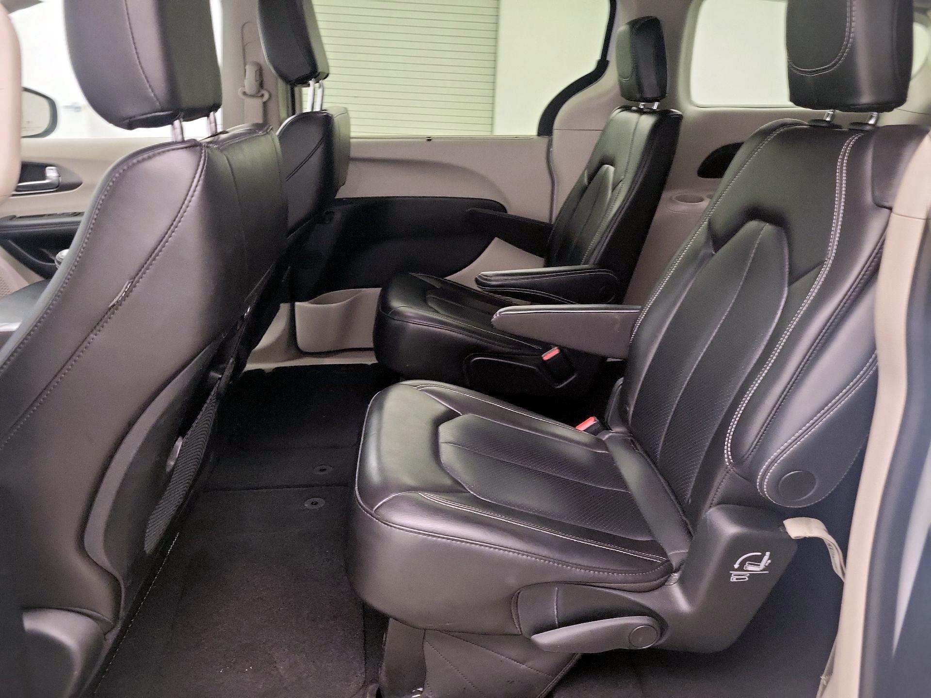 Thumbnail: 2023 Chrysler Pacifica - 17