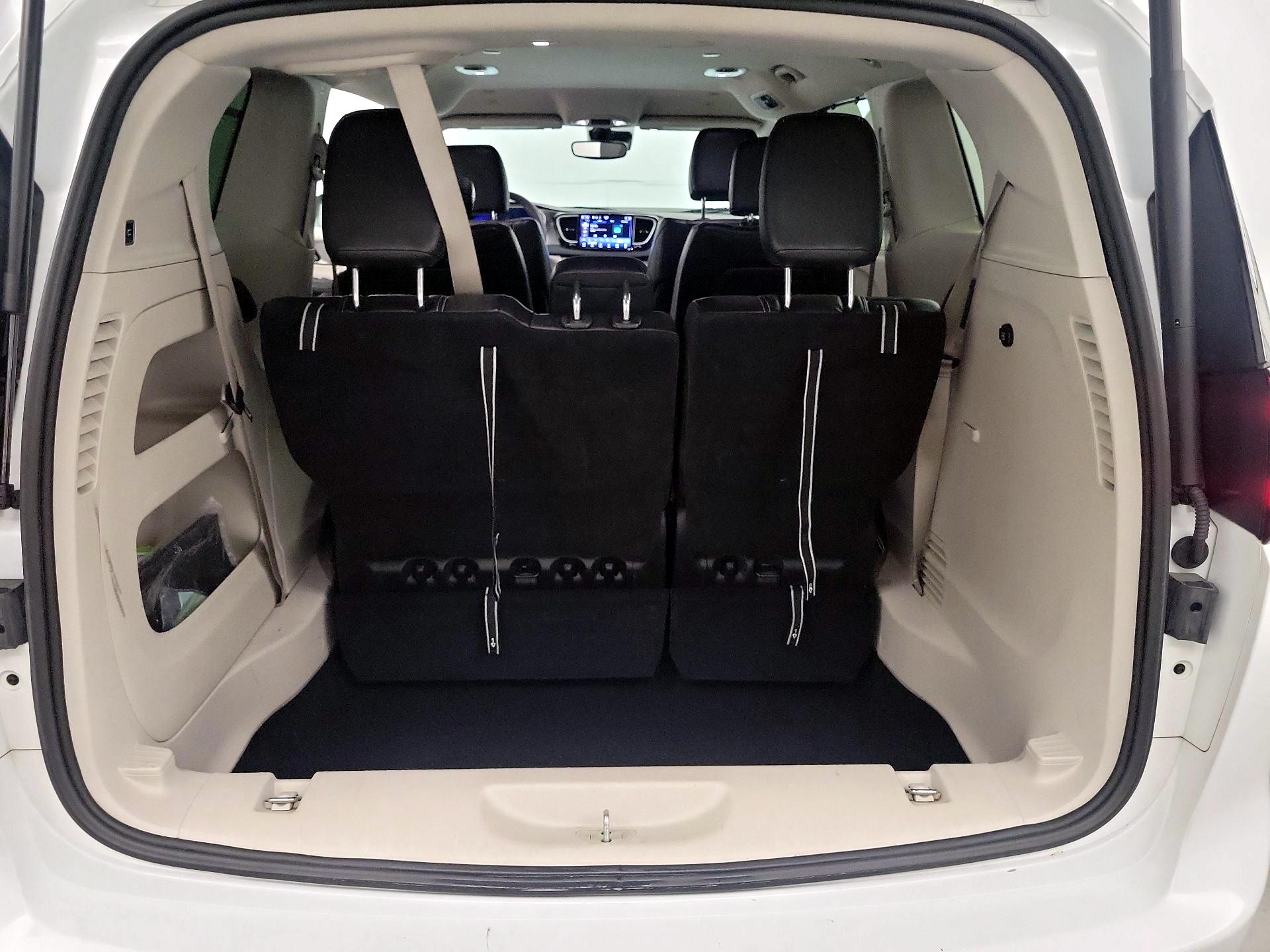 Thumbnail: 2023 Chrysler Pacifica - 19