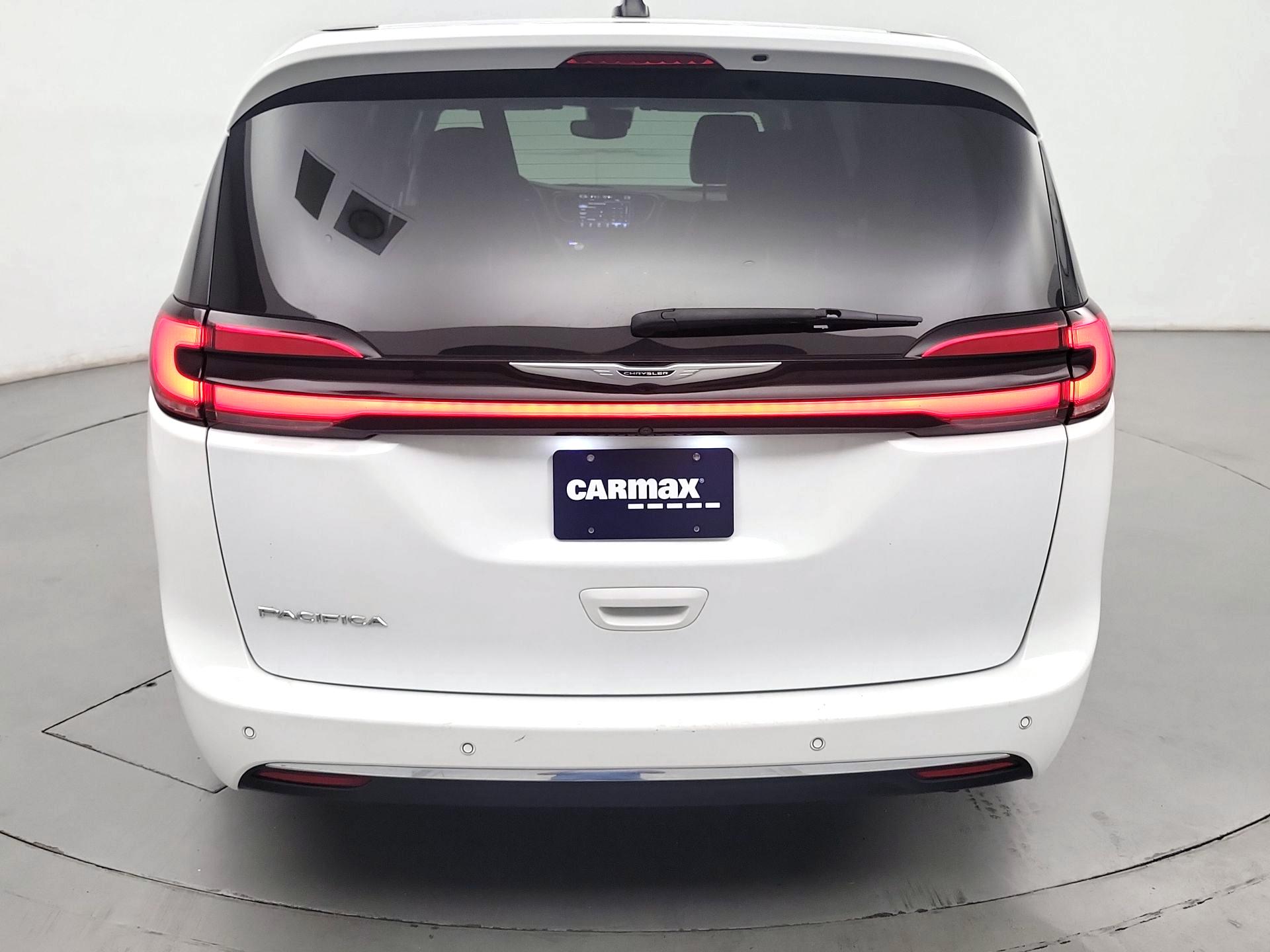 Thumbnail: 2023 Chrysler Pacifica - 6